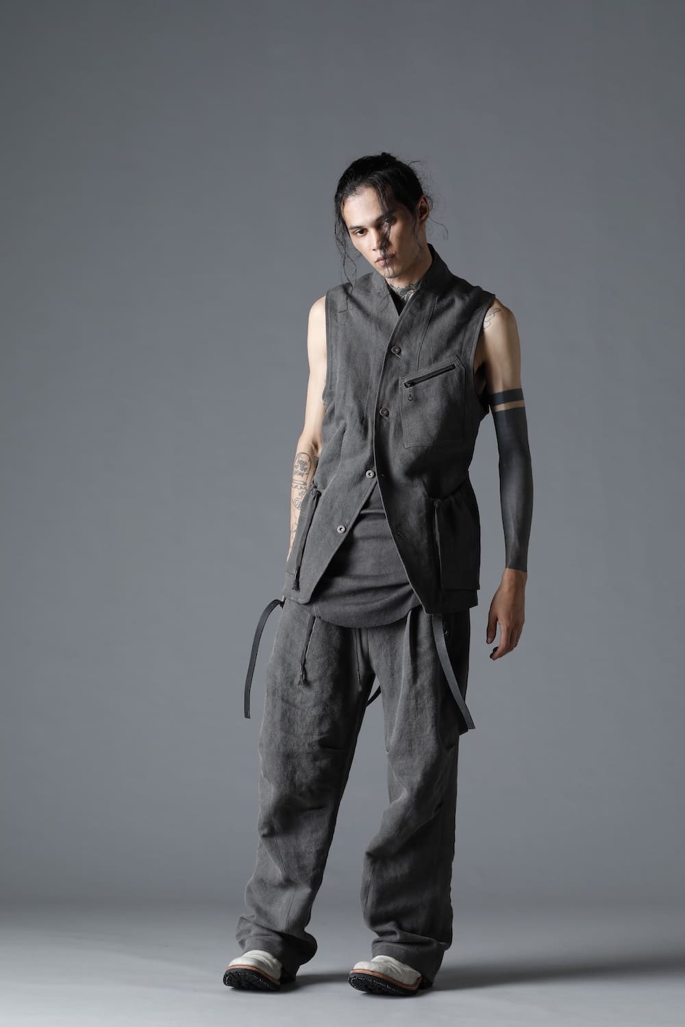 墨染和紙×リネン高密度ツイルベスト  ブラック