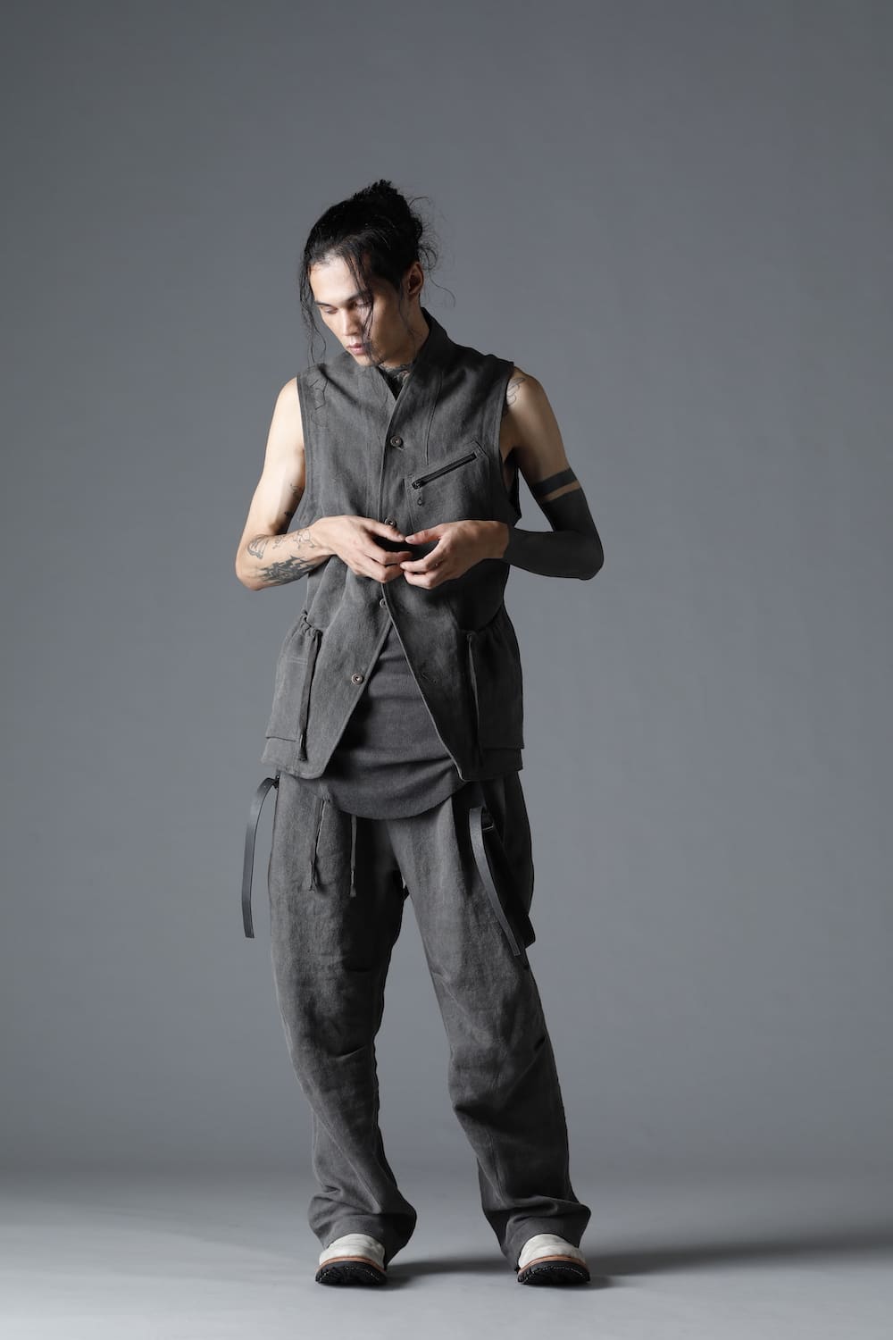 墨染和紙×リネン高密度ツイルベスト  チャコール