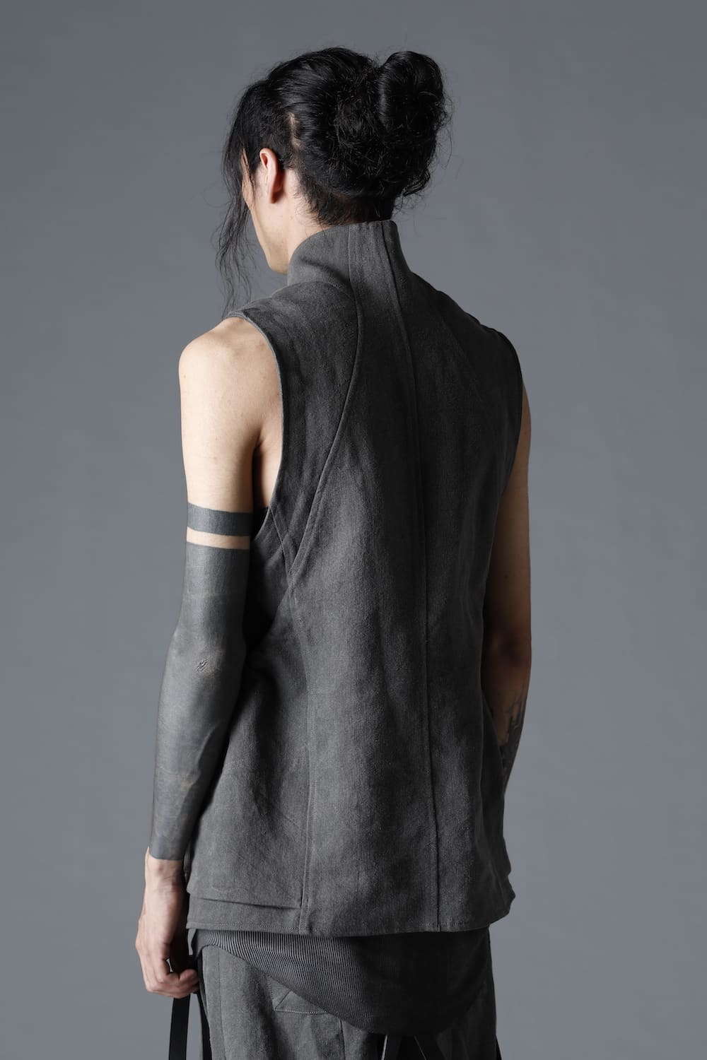 墨染和紙×リネン高密度ツイルベスト  チャコール