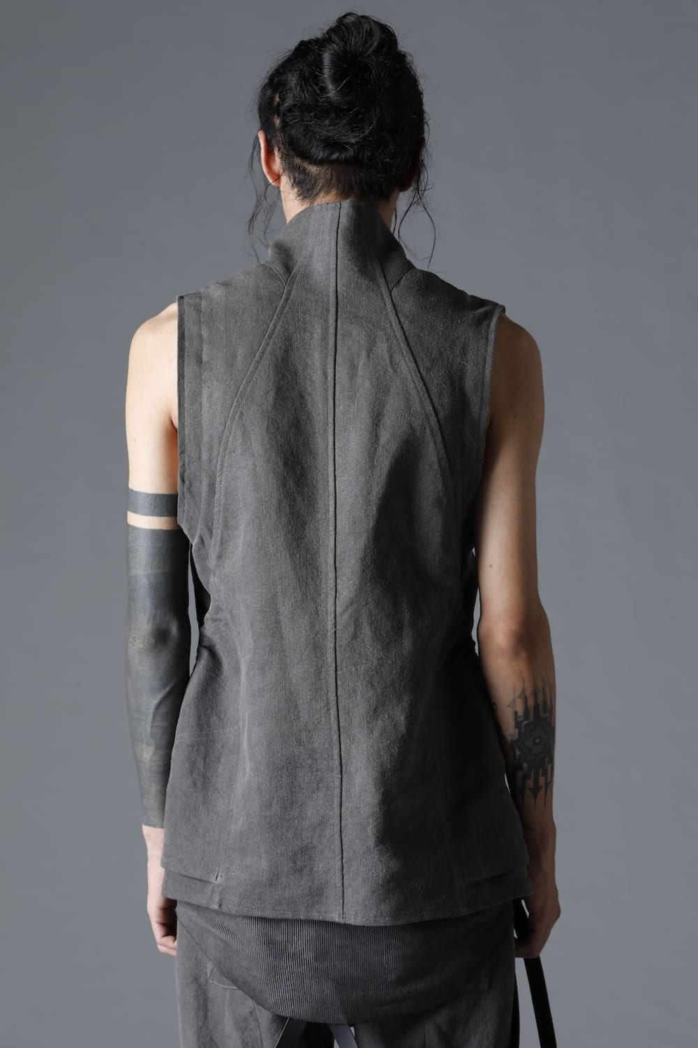 墨染和紙×リネン高密度ツイルベスト  チャコール
