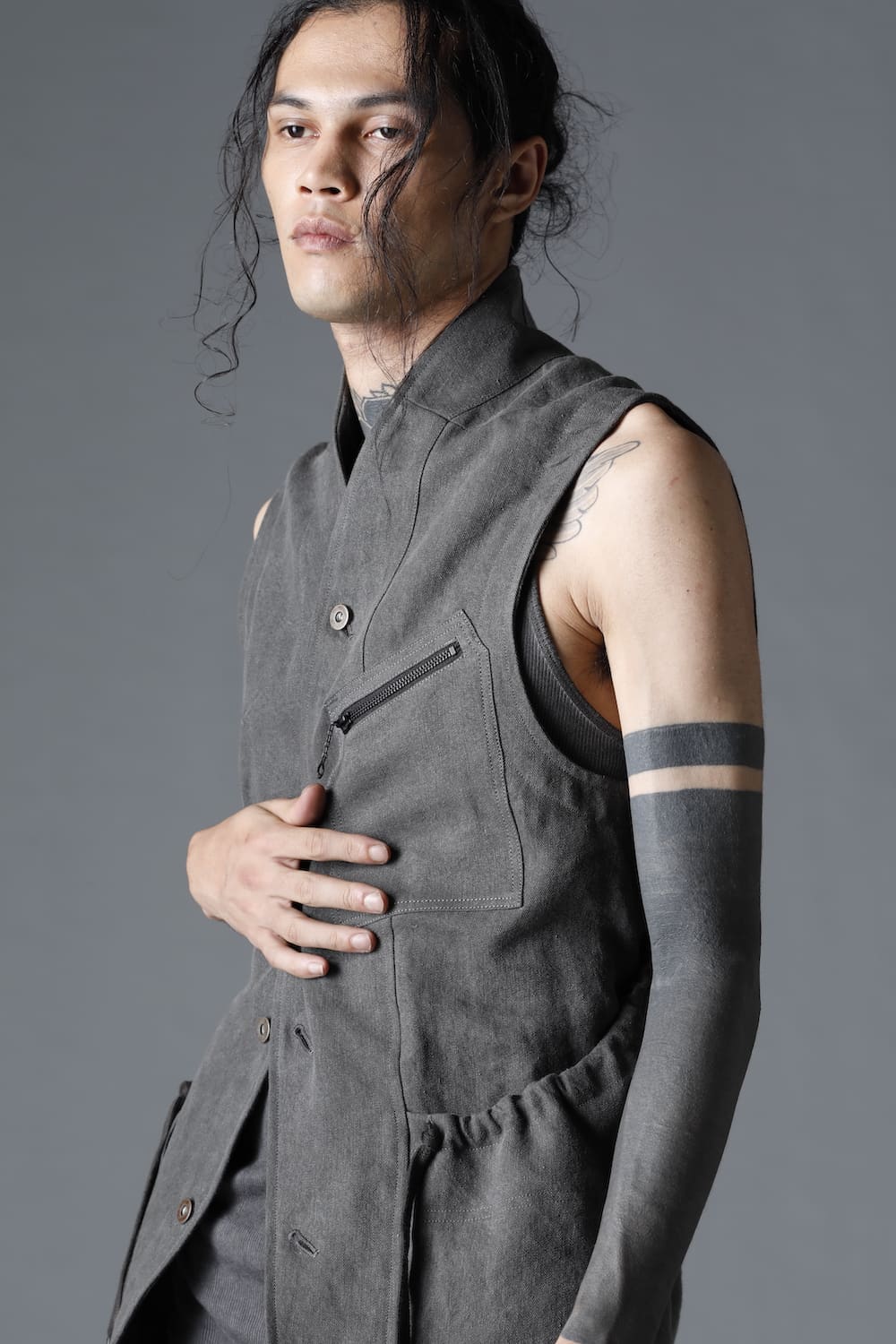 墨染和紙×リネン高密度ツイルベスト  チャコール