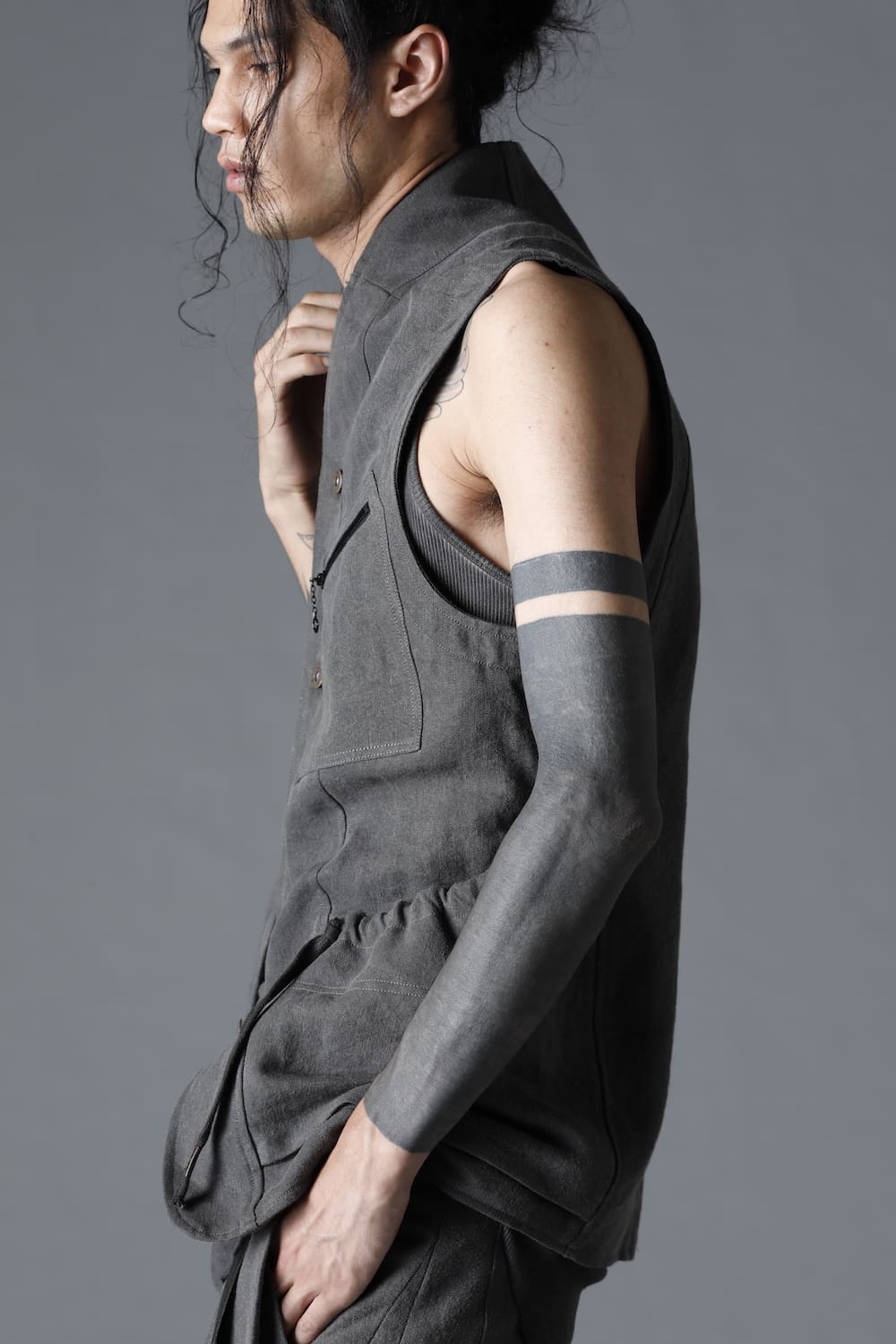 墨染和紙×リネン高密度ツイルベスト  チャコール