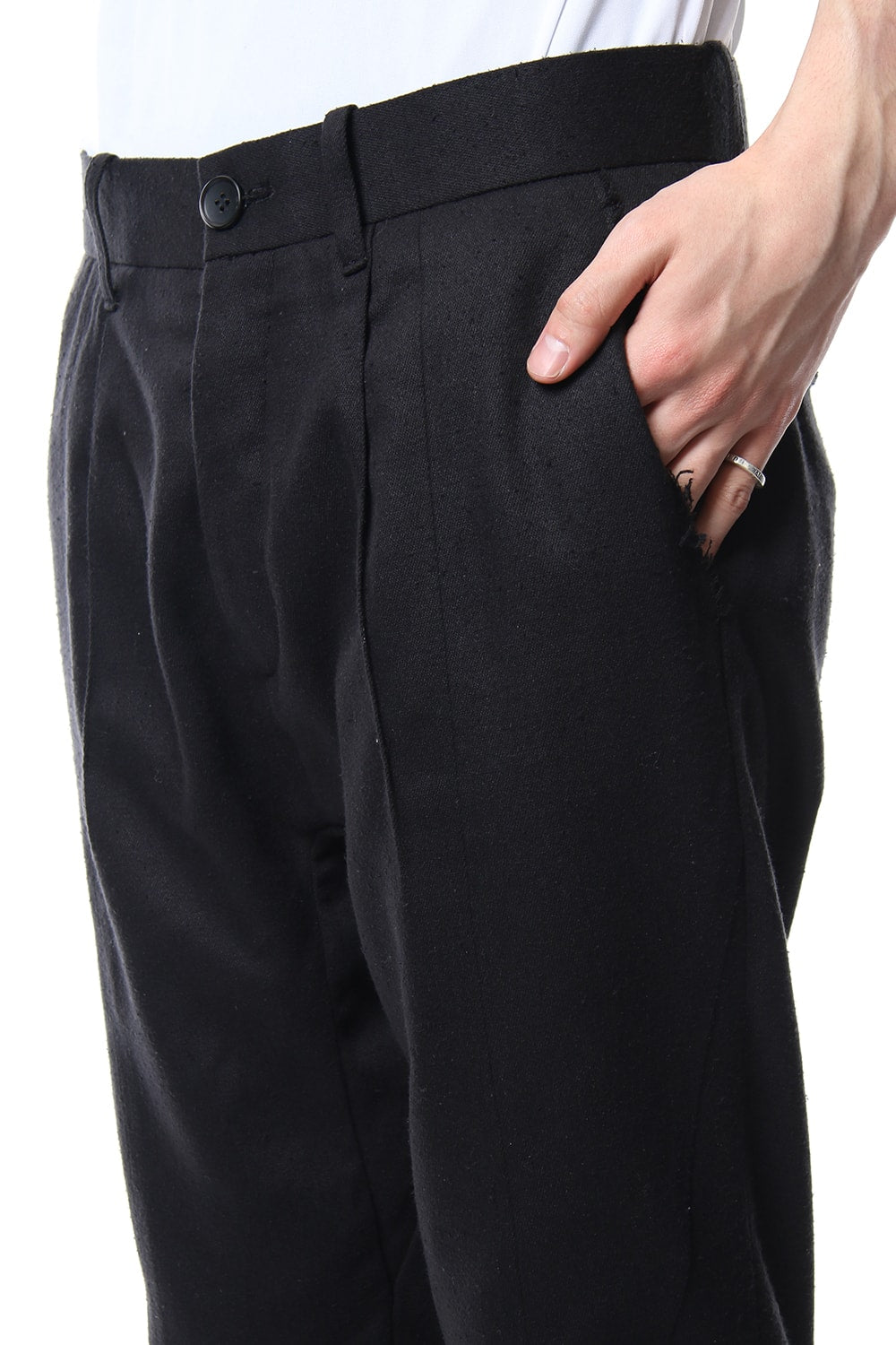 Silk twill one tuck semi curve trouser