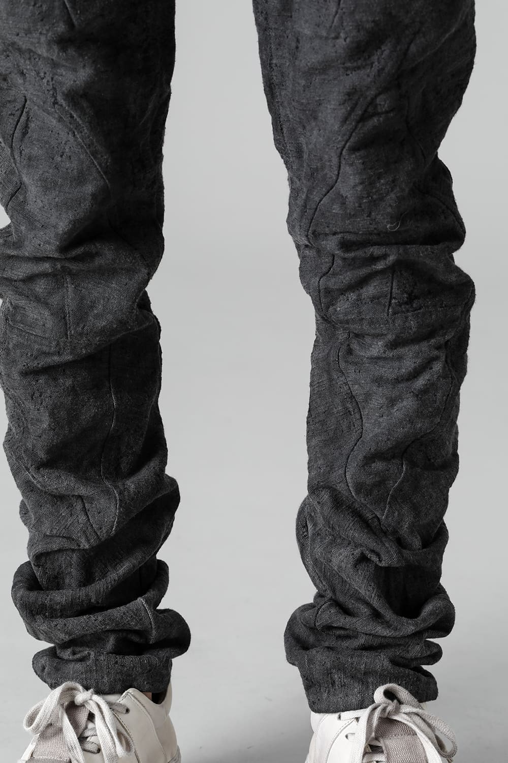 Slub Jacquard Denim Cold Dye Twisted Slim Pants Charcoal