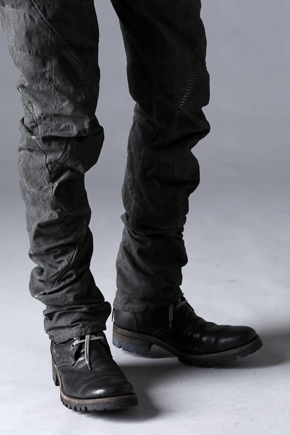 SCAB Patchwork Jagged Stretch Cotton Overlock Twisted Curved Slim Pants Dust Black Stitch