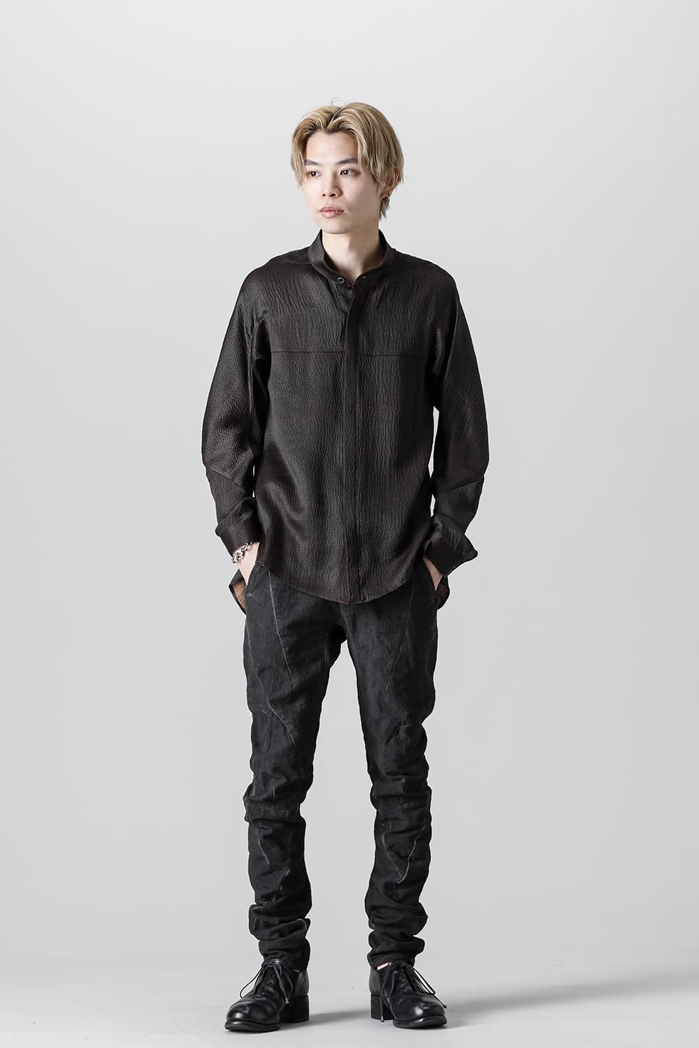 コットン×リネンランダムディンプルストレッチツイストカーブスリムパンツ  マッドブラウン