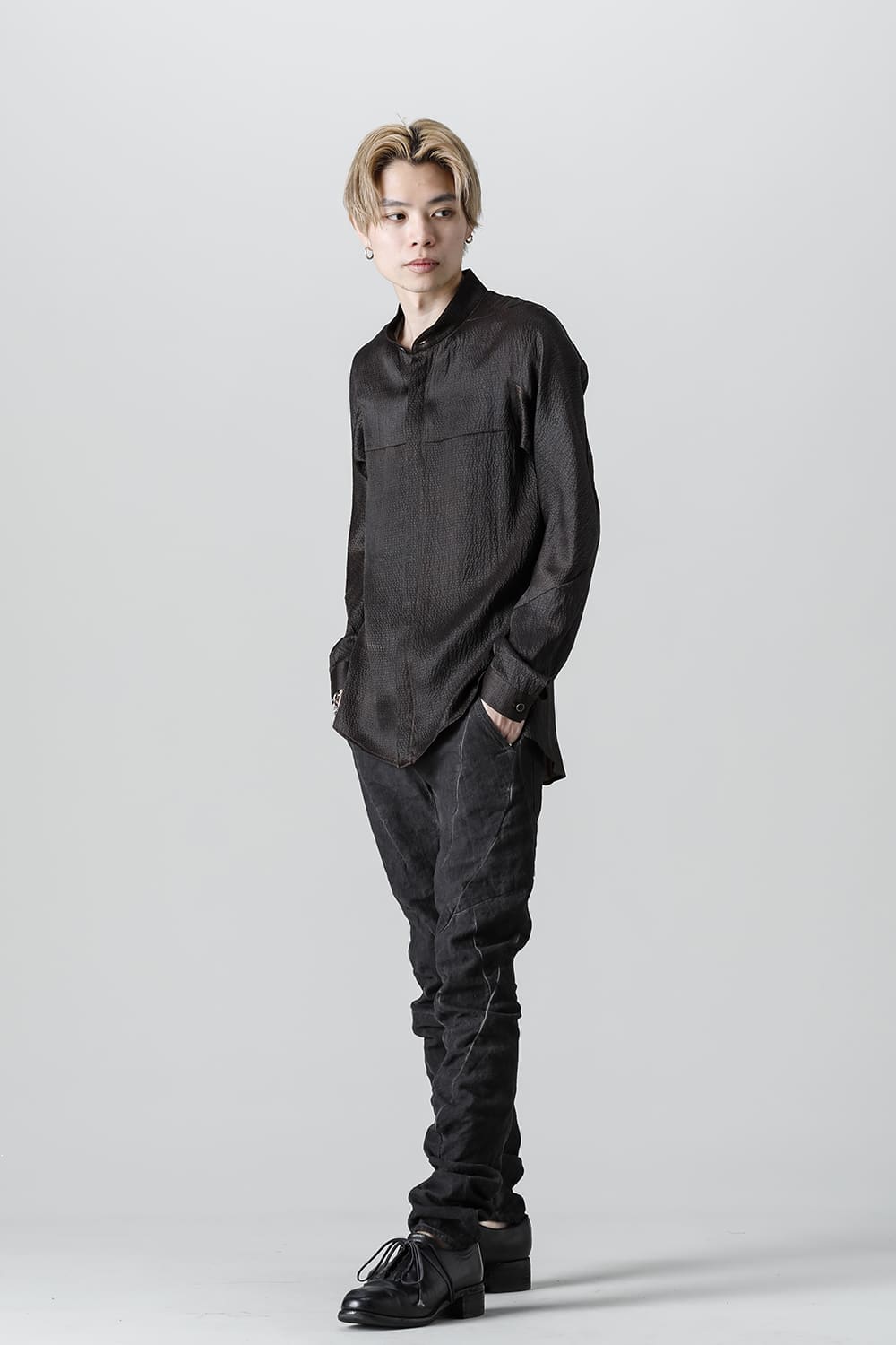 コットン×リネンランダムディンプルストレッチツイストカーブスリムパンツ  マッドブラウン