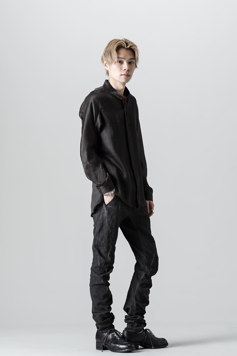 コットン×リネンランダムディンプルストレッチツイストカーブスリムパンツ  マッドブラウン