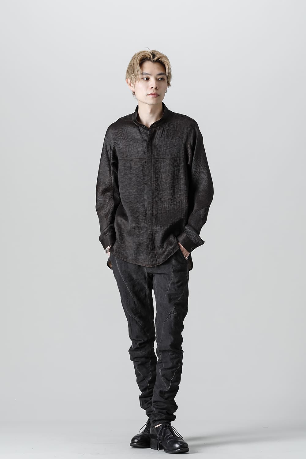 コットン×リネンランダムディンプルストレッチツイストカーブスリムパンツ  マッドブラウン