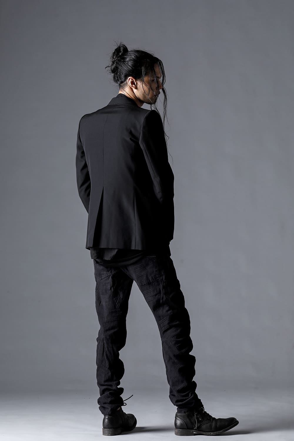 ハイパーストレッチコットンデニムオーバーロックツイストカーブスリムパンツ  チャコール