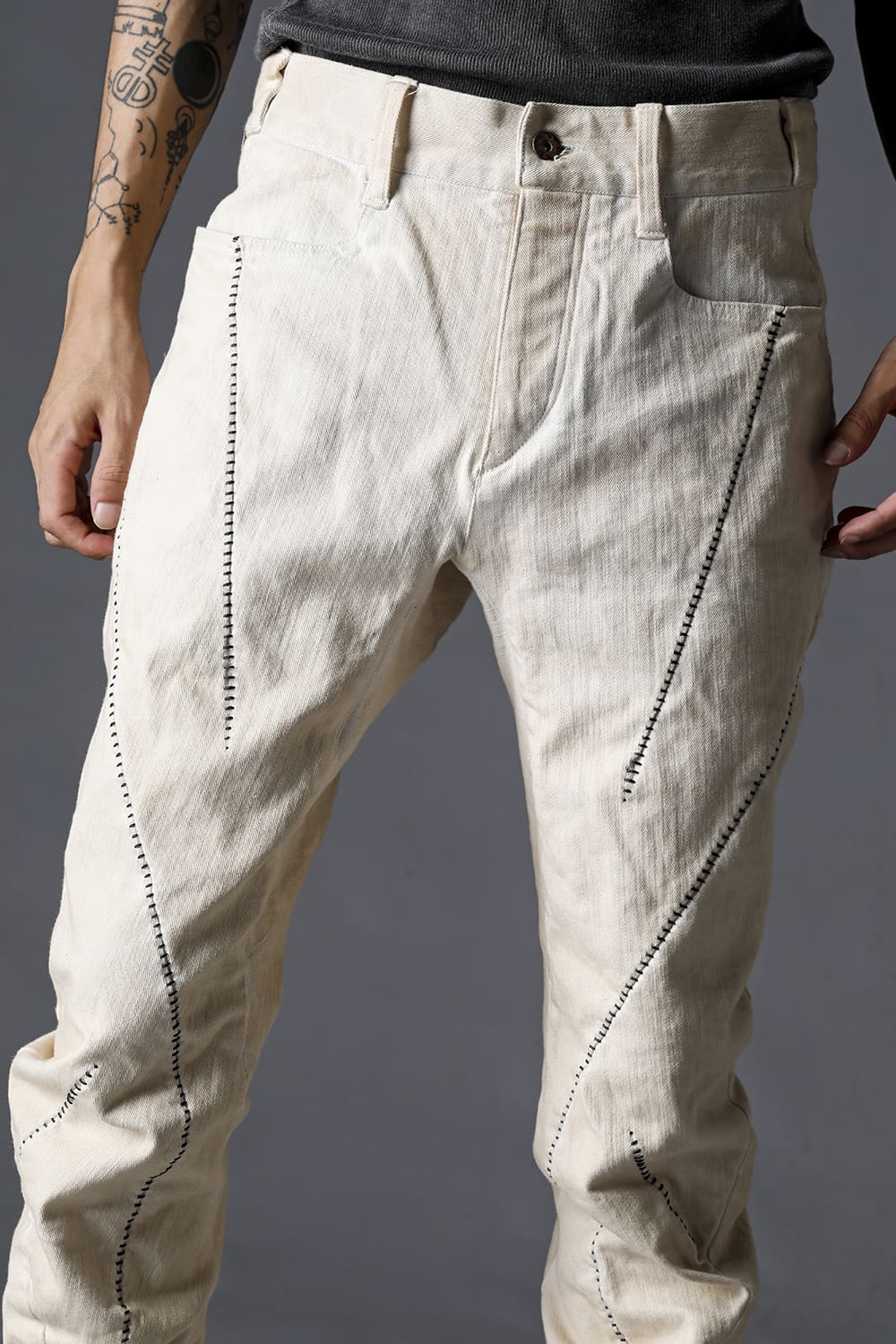 Hyper Stretch Cotton Denim Overlock Twist Curve Slim Trousers  Dusty White