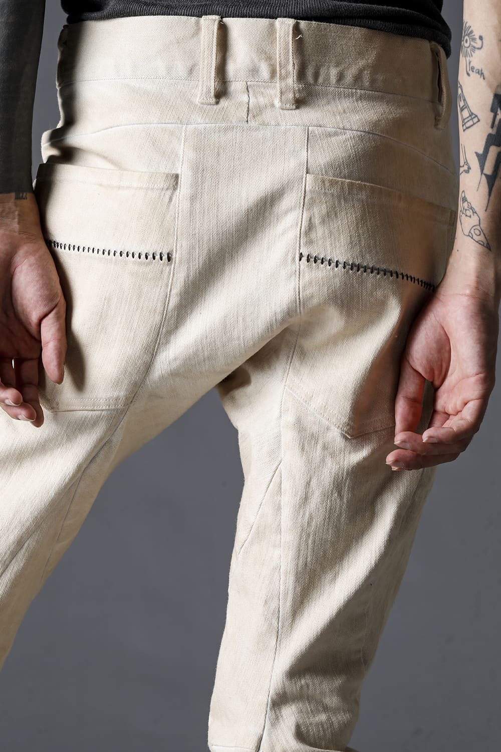 Hyper Stretch Cotton Denim Overlock Twist Curve Slim Trousers  Dusty White