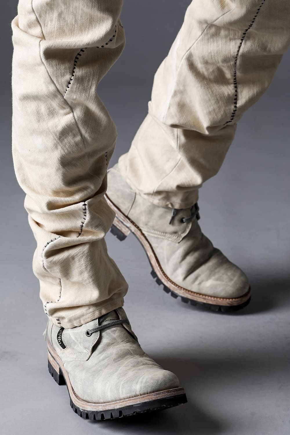 Hyper Stretch Cotton Denim Overlock Twist Curve Slim Trousers  Dusty White