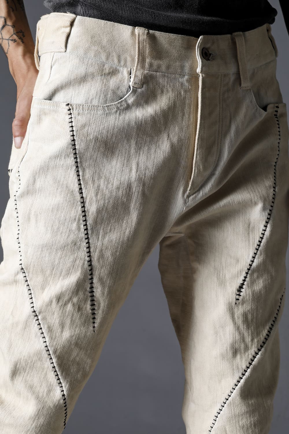 Hyper Stretch Cotton Denim Overlock Twist Curve Slim Trousers  Dusty White