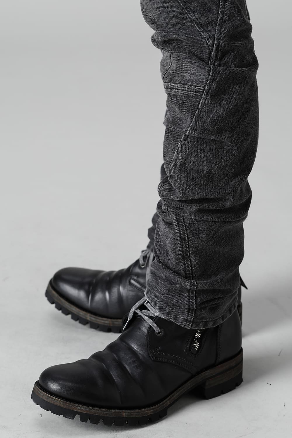 Indigo Denim Over-Dye Twisted Slim Pants Bleach Black