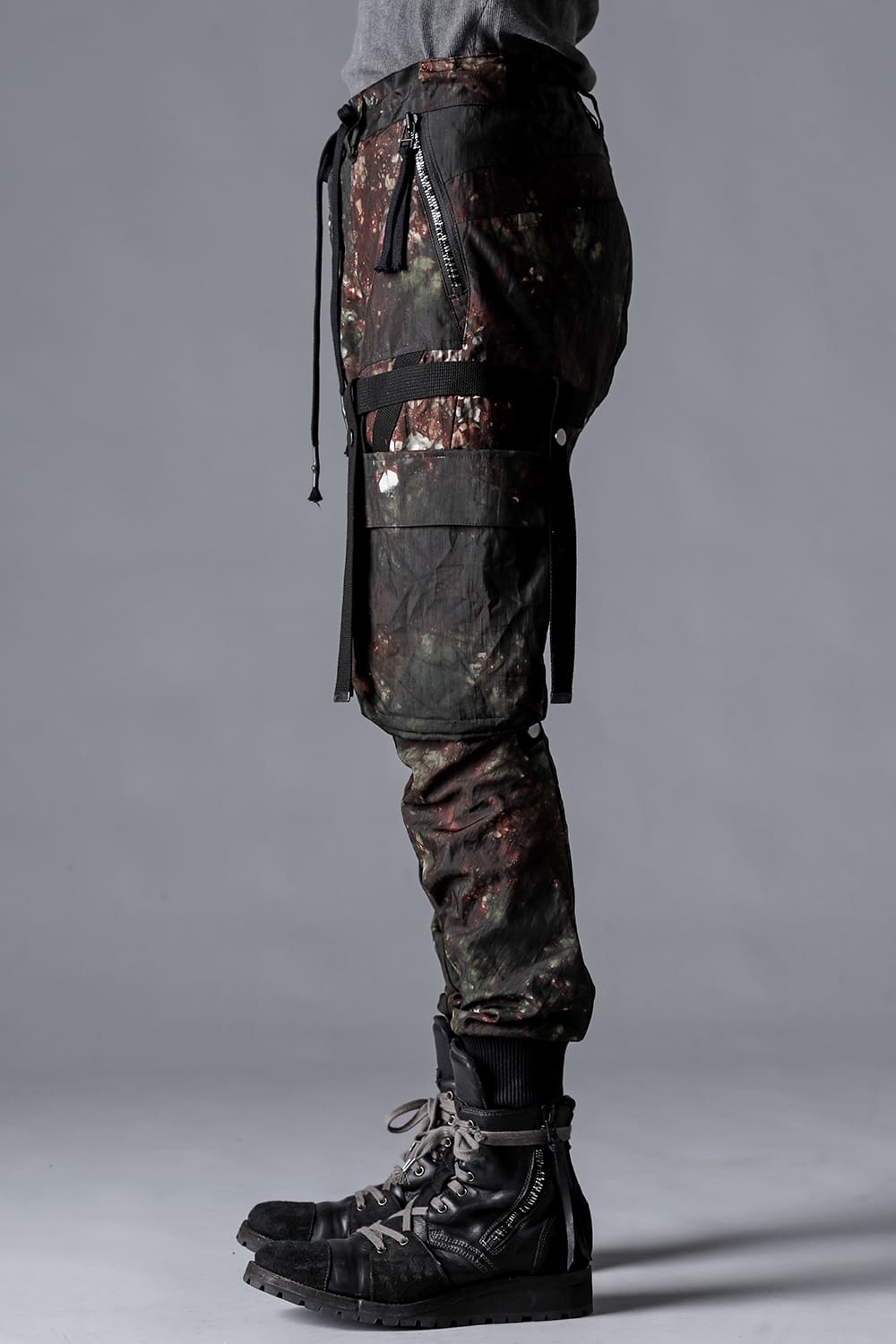 Mud-Dyed Nylon Ox-Detachable Cargo Pocket Jog Trousers Moss Black