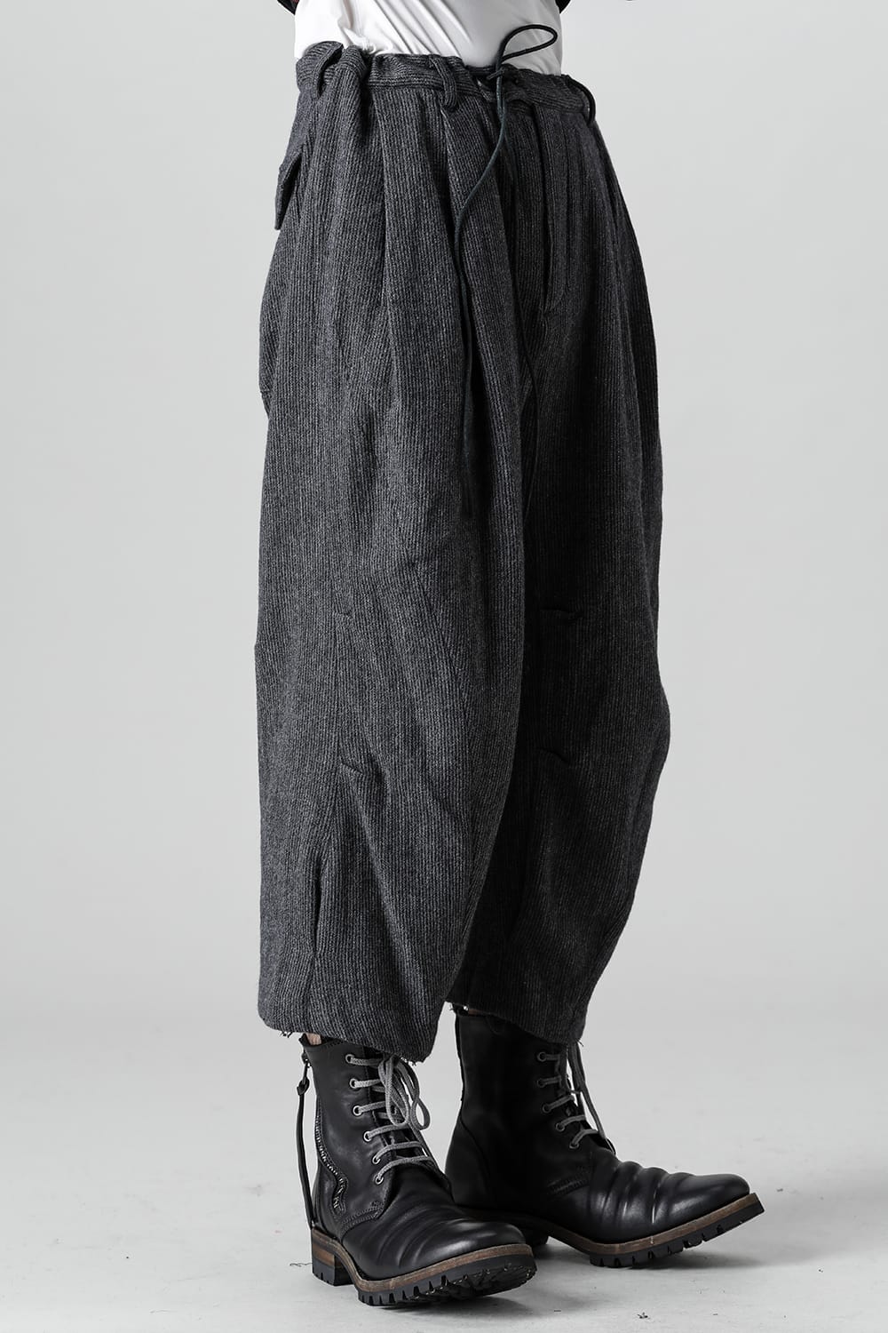 Minimal Dobby Striped Pleated Cropped Pants Charcoal