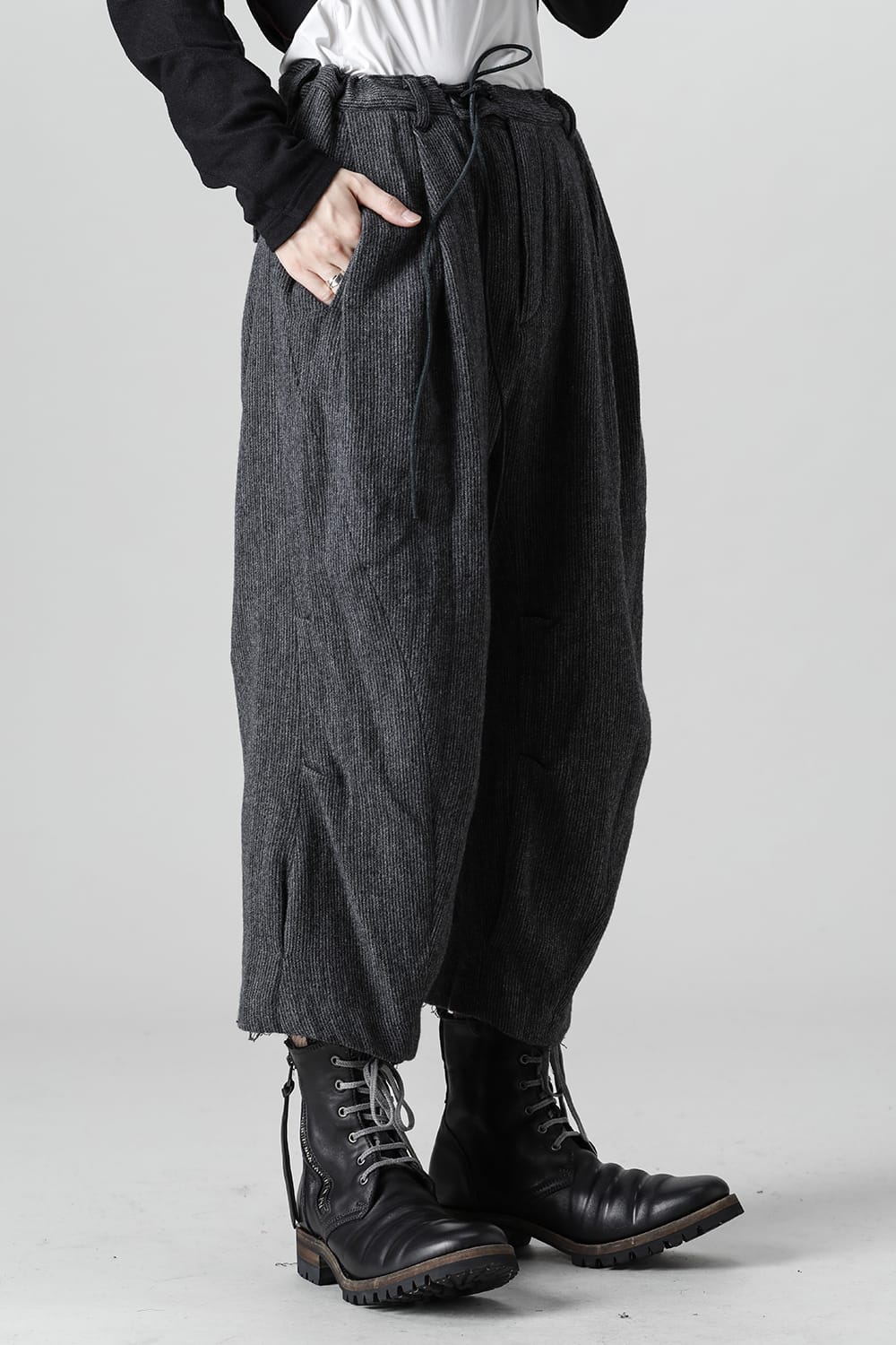 Minimal Dobby Striped Pleated Cropped Pants Charcoal