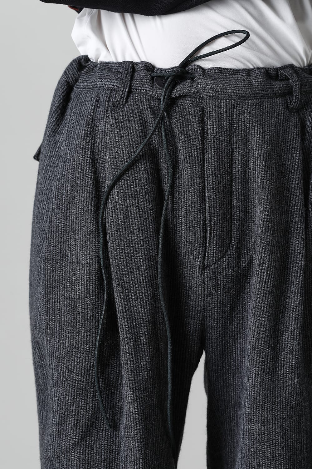Minimal Dobby Striped Pleated Cropped Pants Charcoal