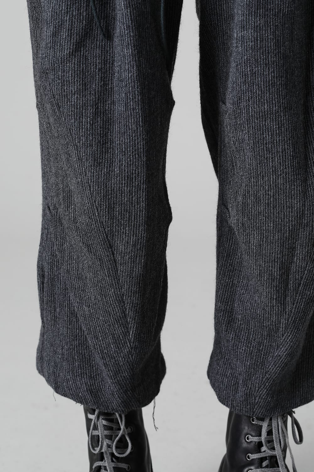 Minimal Dobby Striped Pleated Cropped Pants Charcoal