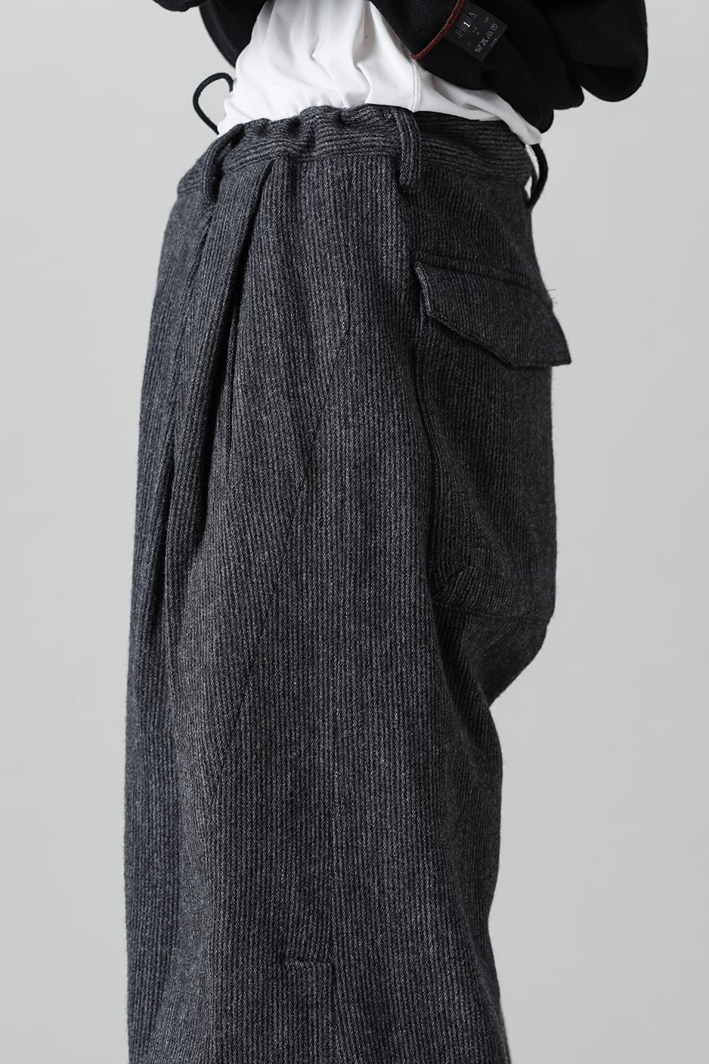 Minimal Dobby Striped Pleated Cropped Pants Charcoal