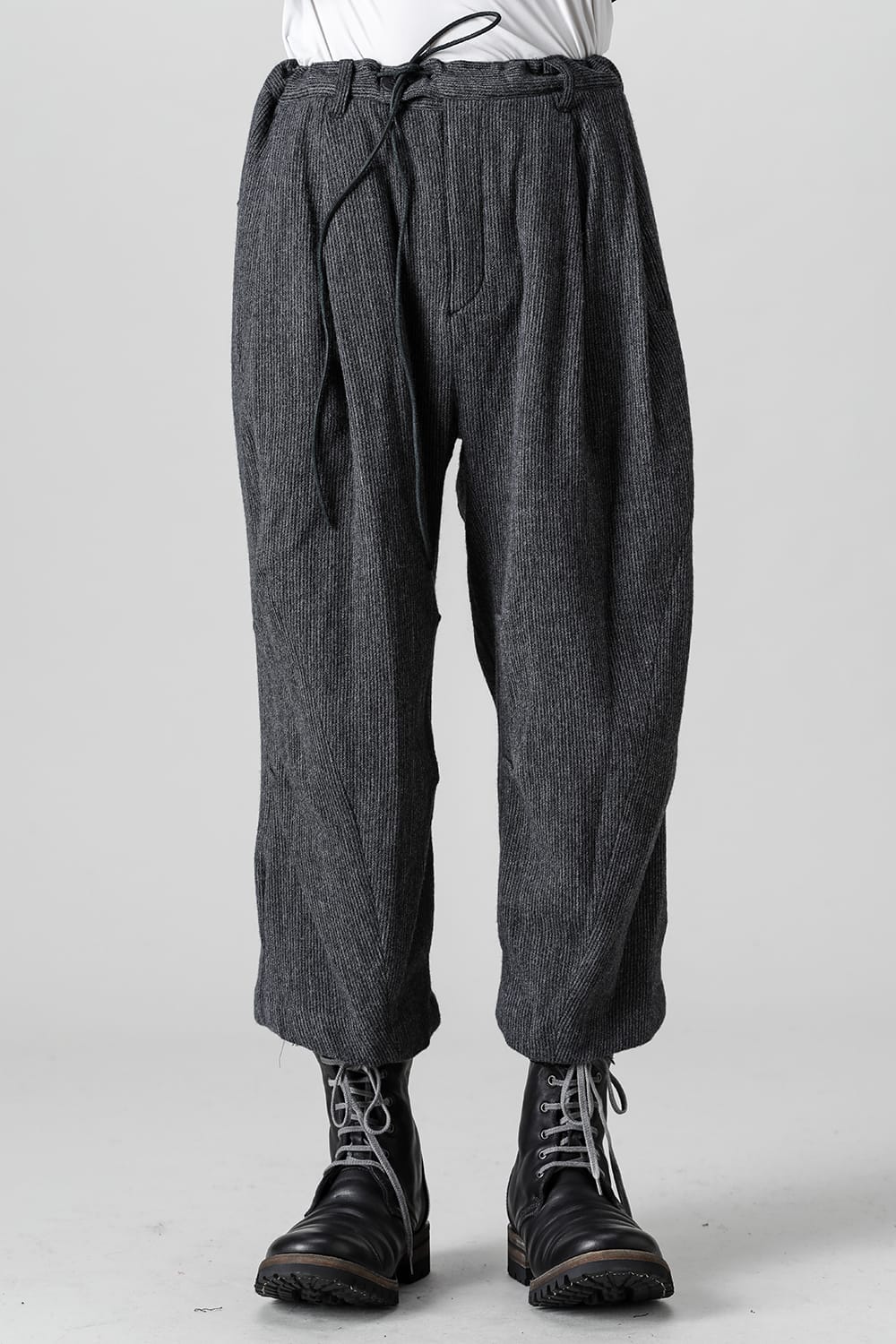 Minimal Dobby Striped Pleated Cropped Pants Charcoal