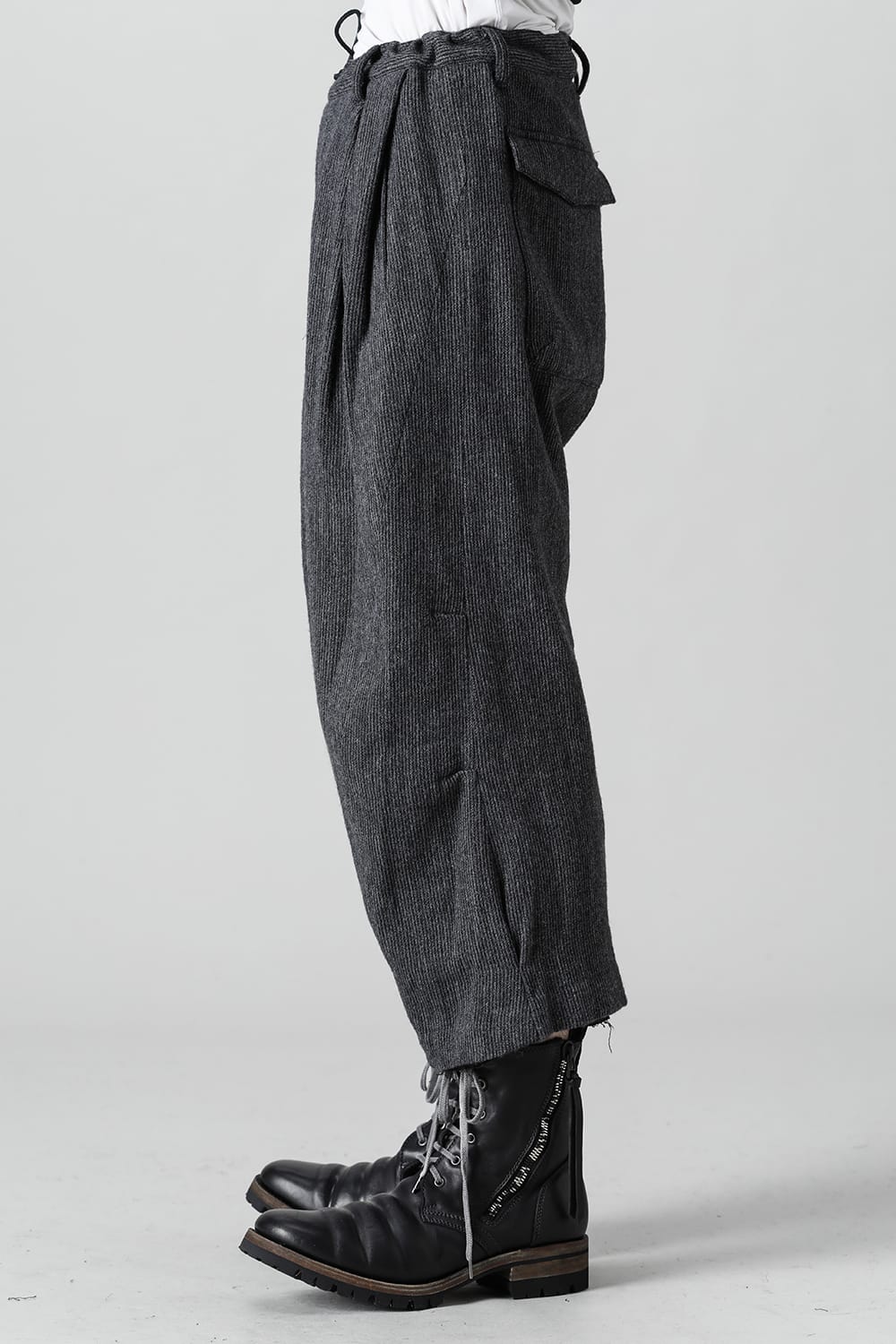 Minimal Dobby Striped Pleated Cropped Pants Charcoal