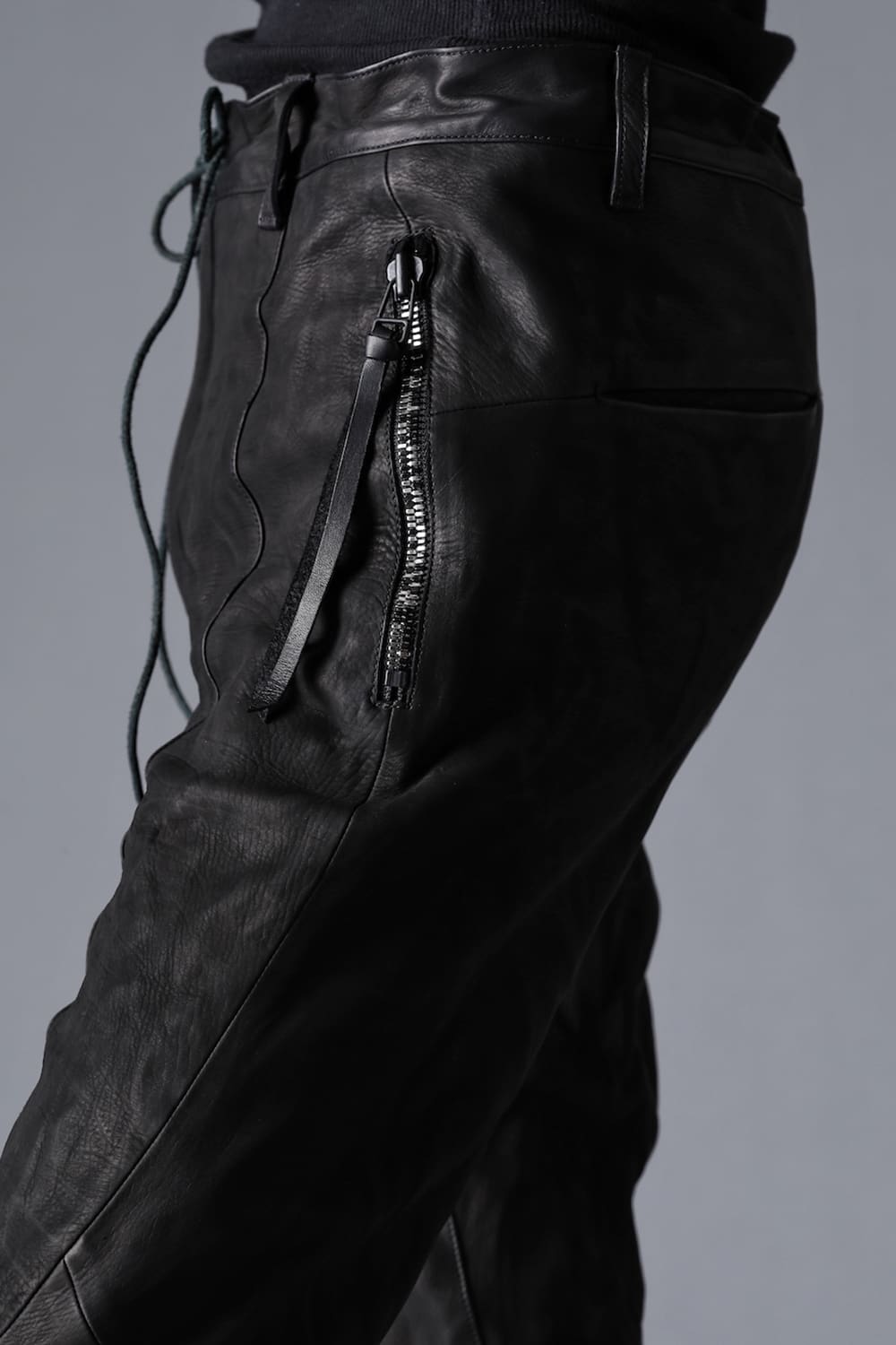 ジャパンカーフレザーカーブスリムパンツ