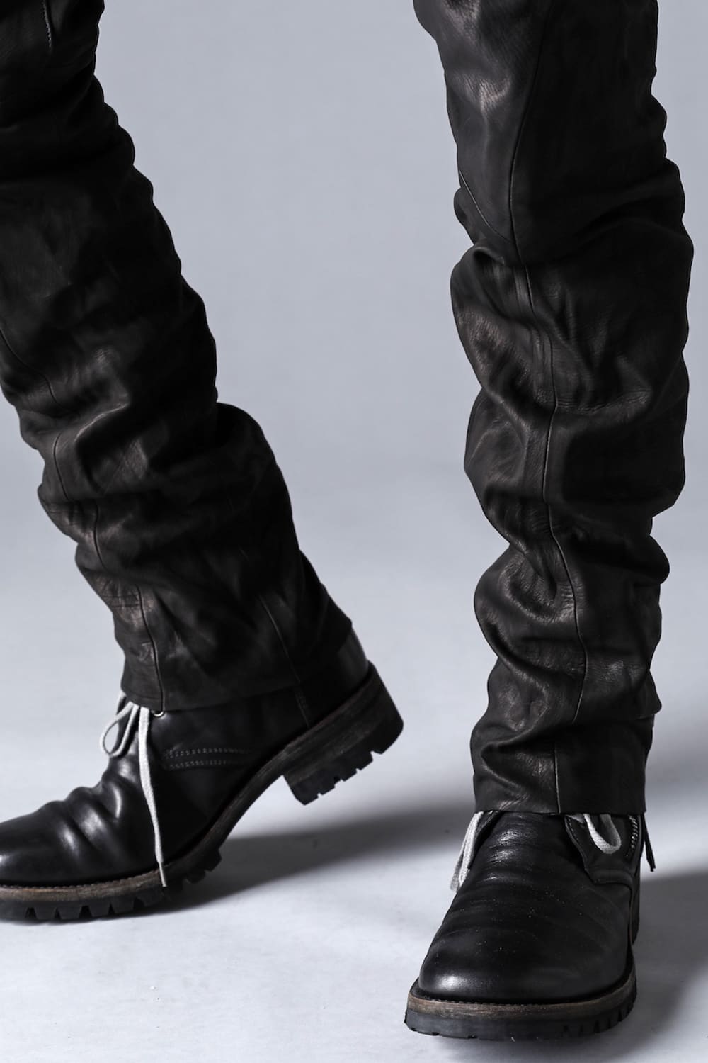 ジャパンカーフレザーカーブスリムパンツ