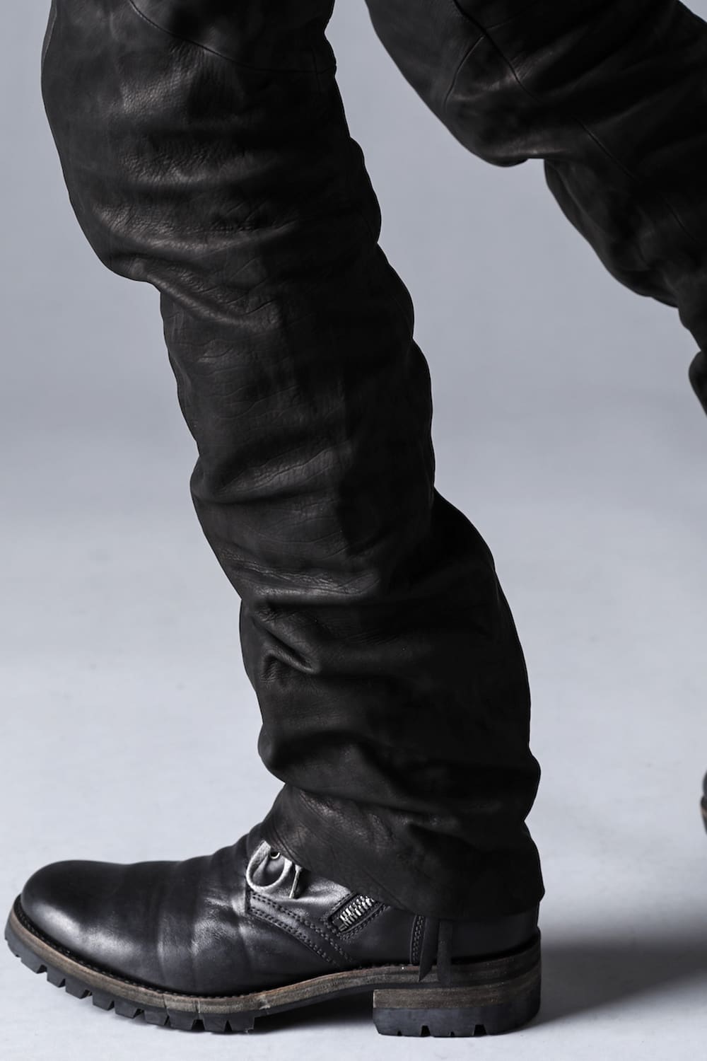 ジャパンカーフレザーカーブスリムパンツ