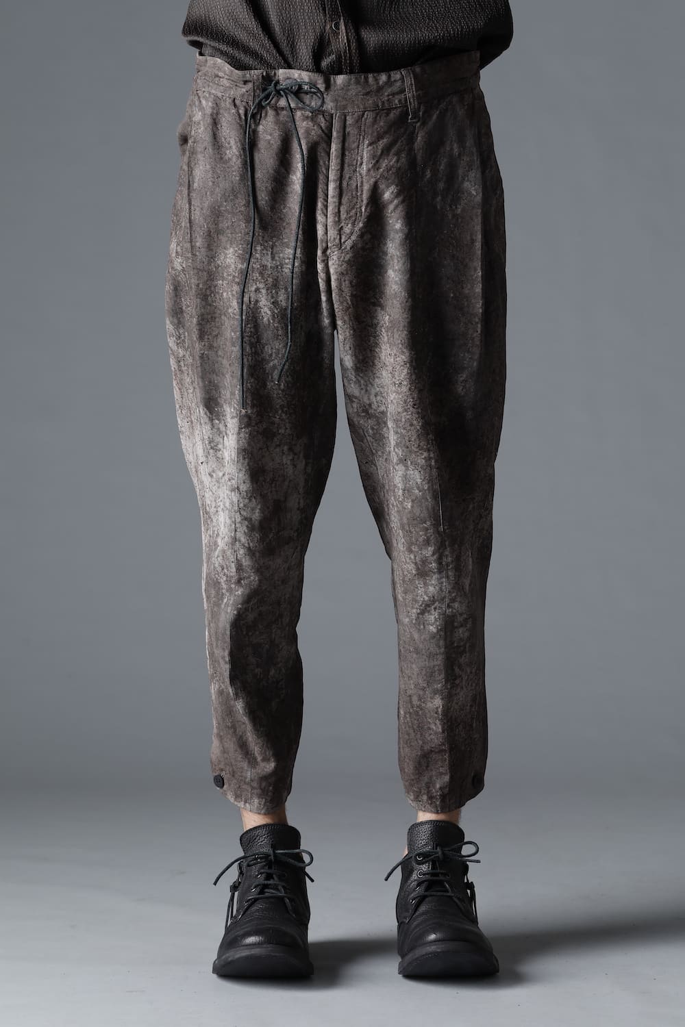 Wood Tannin＆Iron Oxide Dyed Dimple Dobby Tapered Cropped Pants  Charcoal Mix