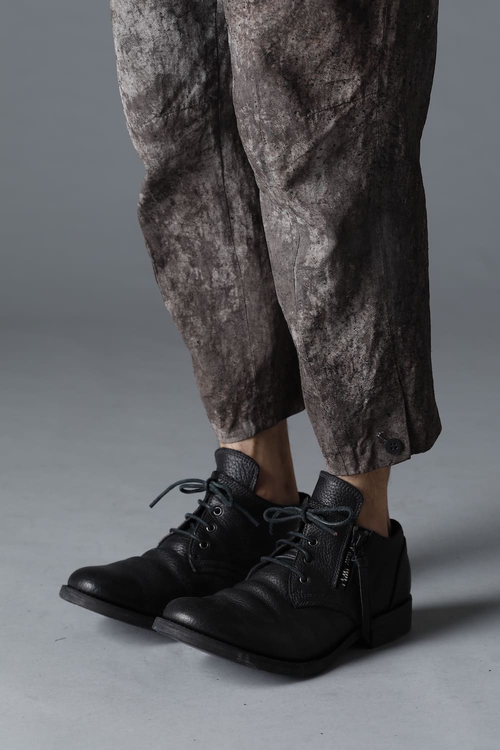 Wood Tannin＆Iron Oxide Dyed Dimple Dobby Tapered Cropped Pants  Charcoal Mix