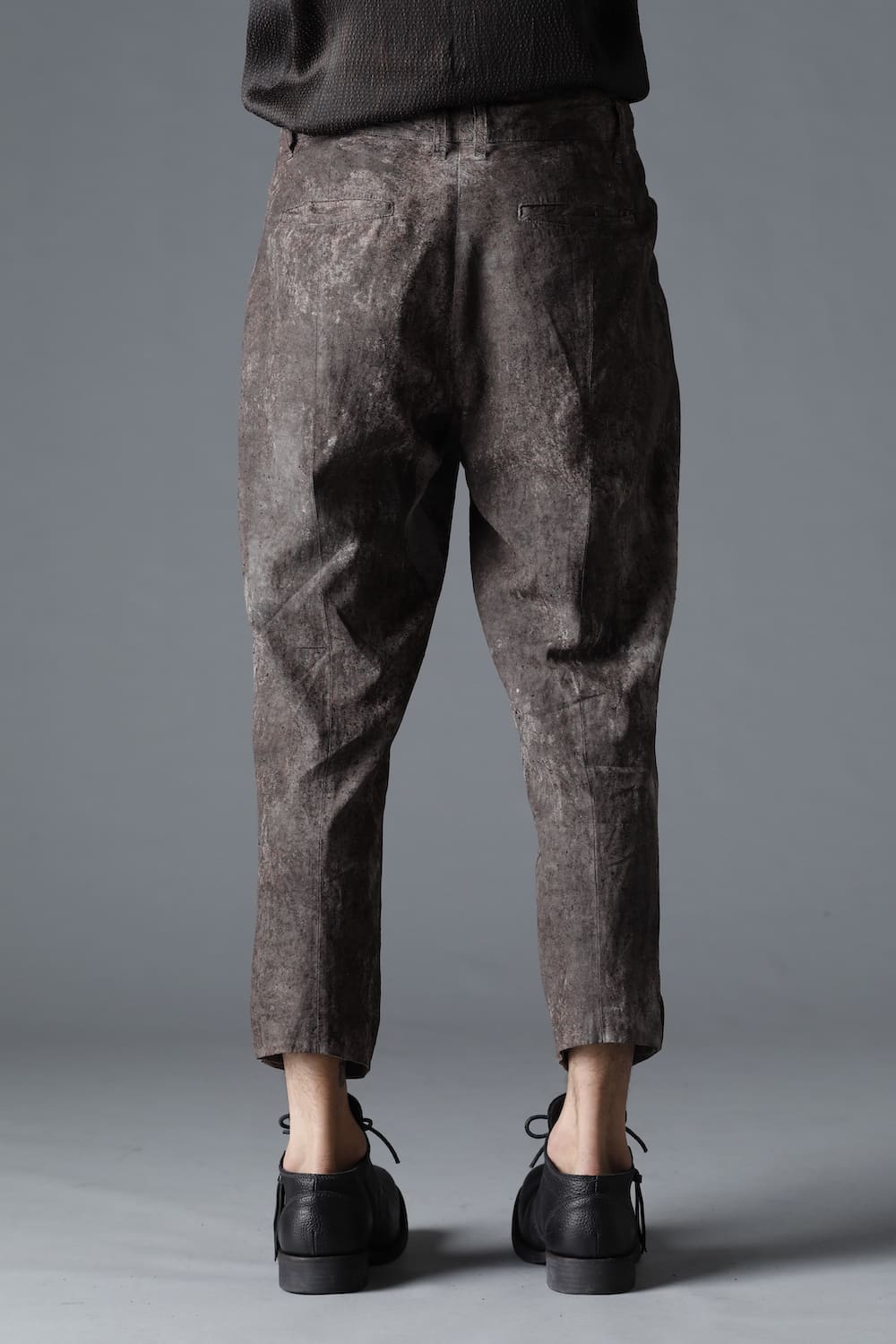 Wood Tannin＆Iron Oxide Dyed Dimple Dobby Tapered Cropped Pants  Charcoal Mix