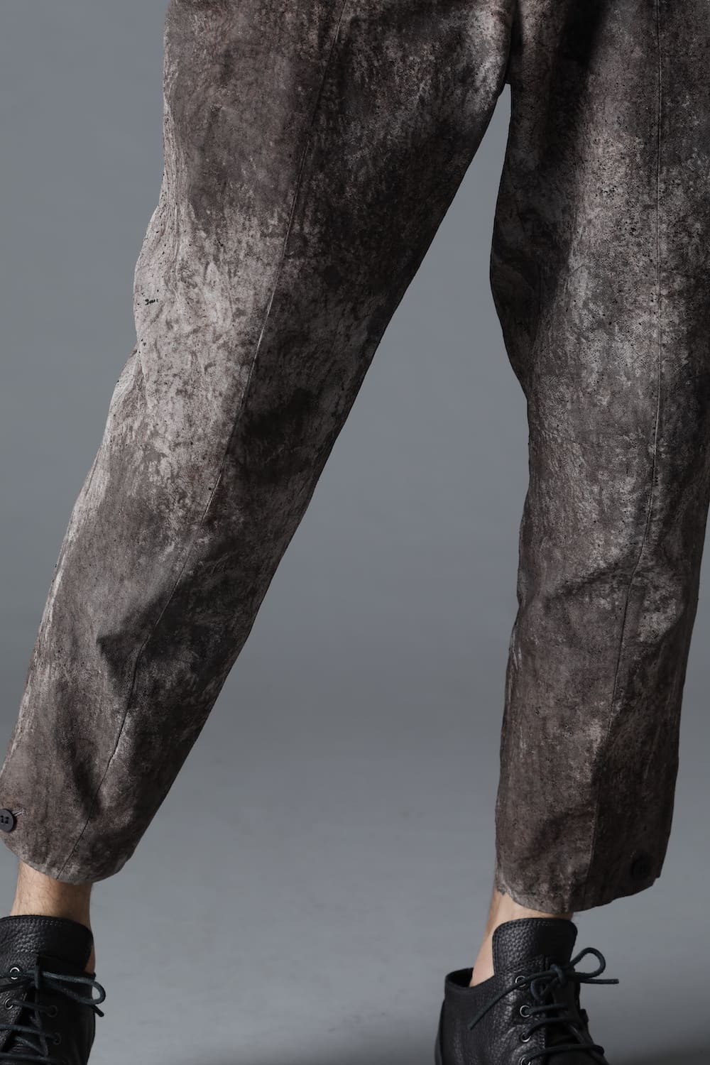 Wood Tannin＆Iron Oxide Dyed Dimple Dobby Tapered Cropped Pants  Charcoal Mix