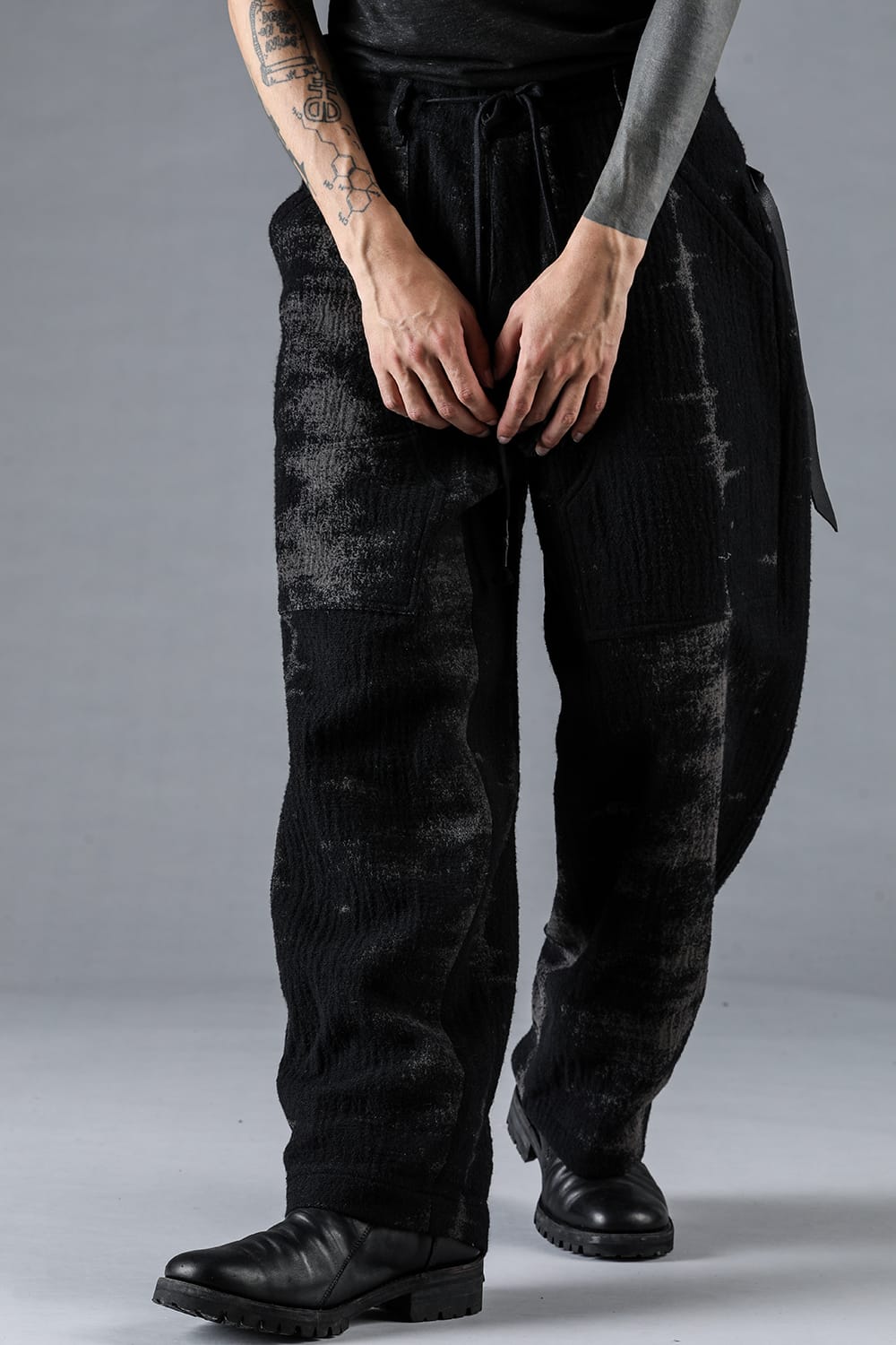 フォグストライプジャガードバギーパンツ