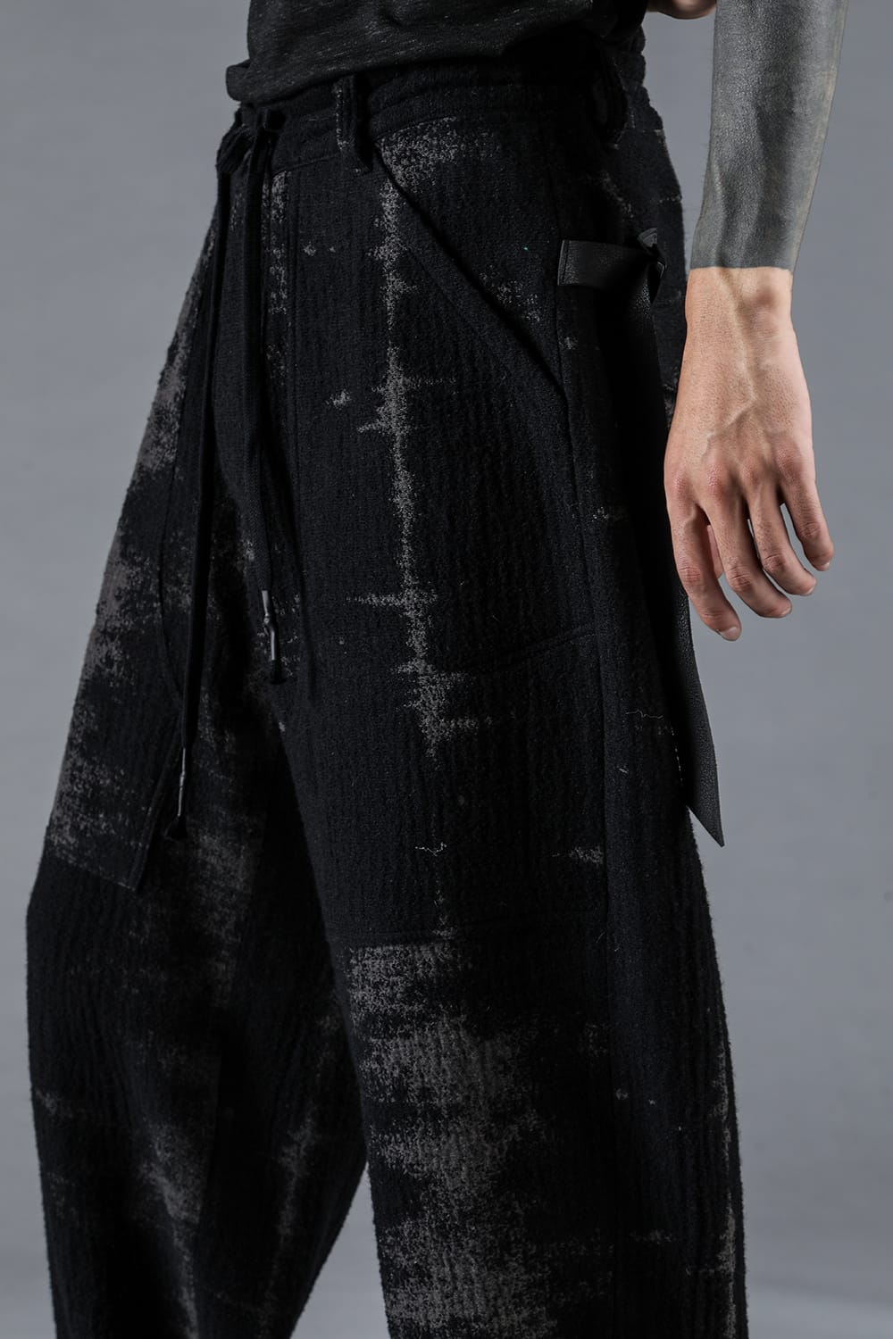 フォグストライプジャガードバギーパンツ