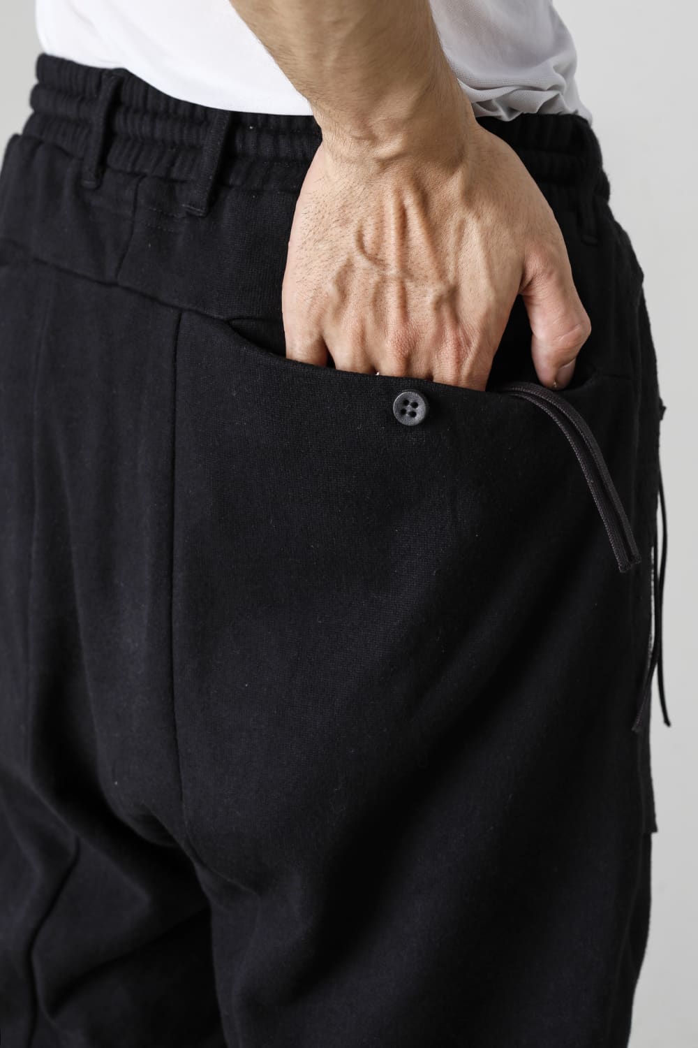 Untwisted Fleece-Lined Tapered Cropped Pants  Black