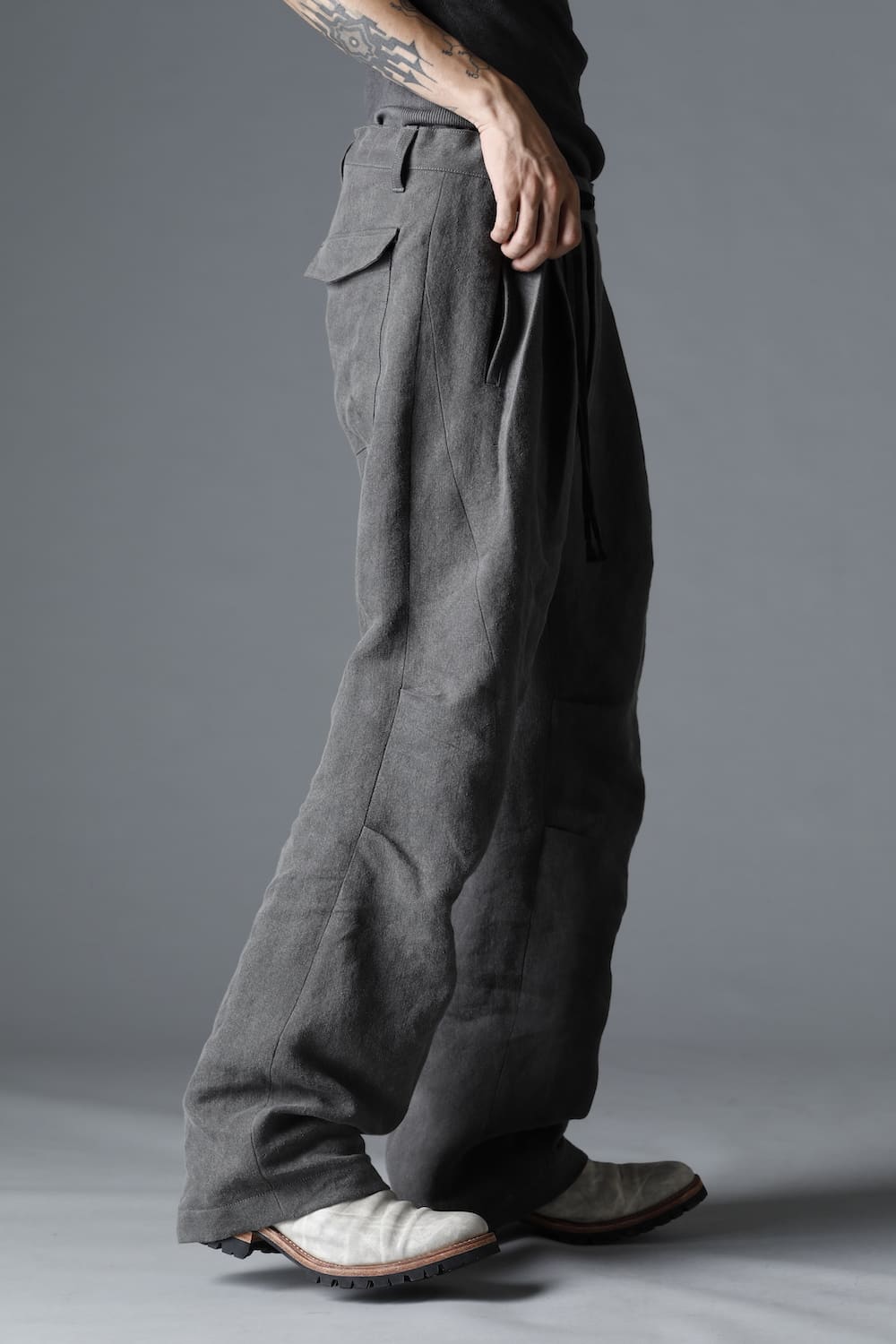 墨染和紙×リネン高密度ツイルワイドパンツ  チャコール