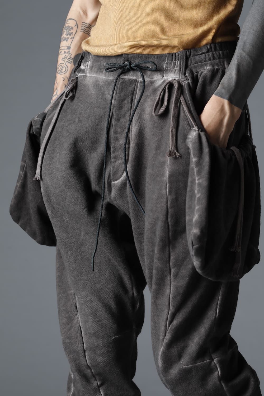 Cold Dyed Untwisted Soft Cotton Jersey Detachable Pocket Cropped Pants  Mud Brown