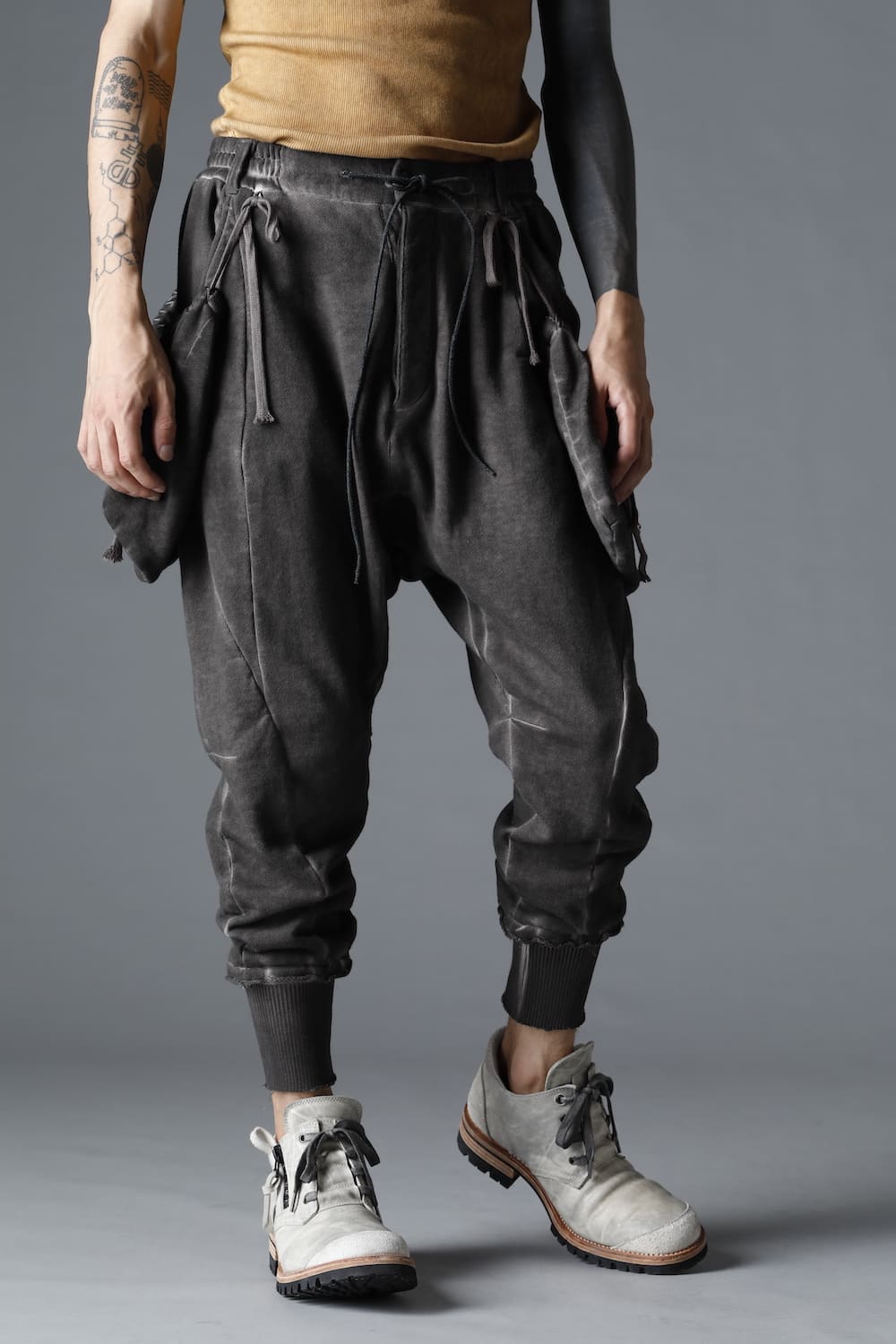 Cold Dyed Untwisted Soft Cotton Jersey Detachable Pocket Cropped Pants  Mud Brown