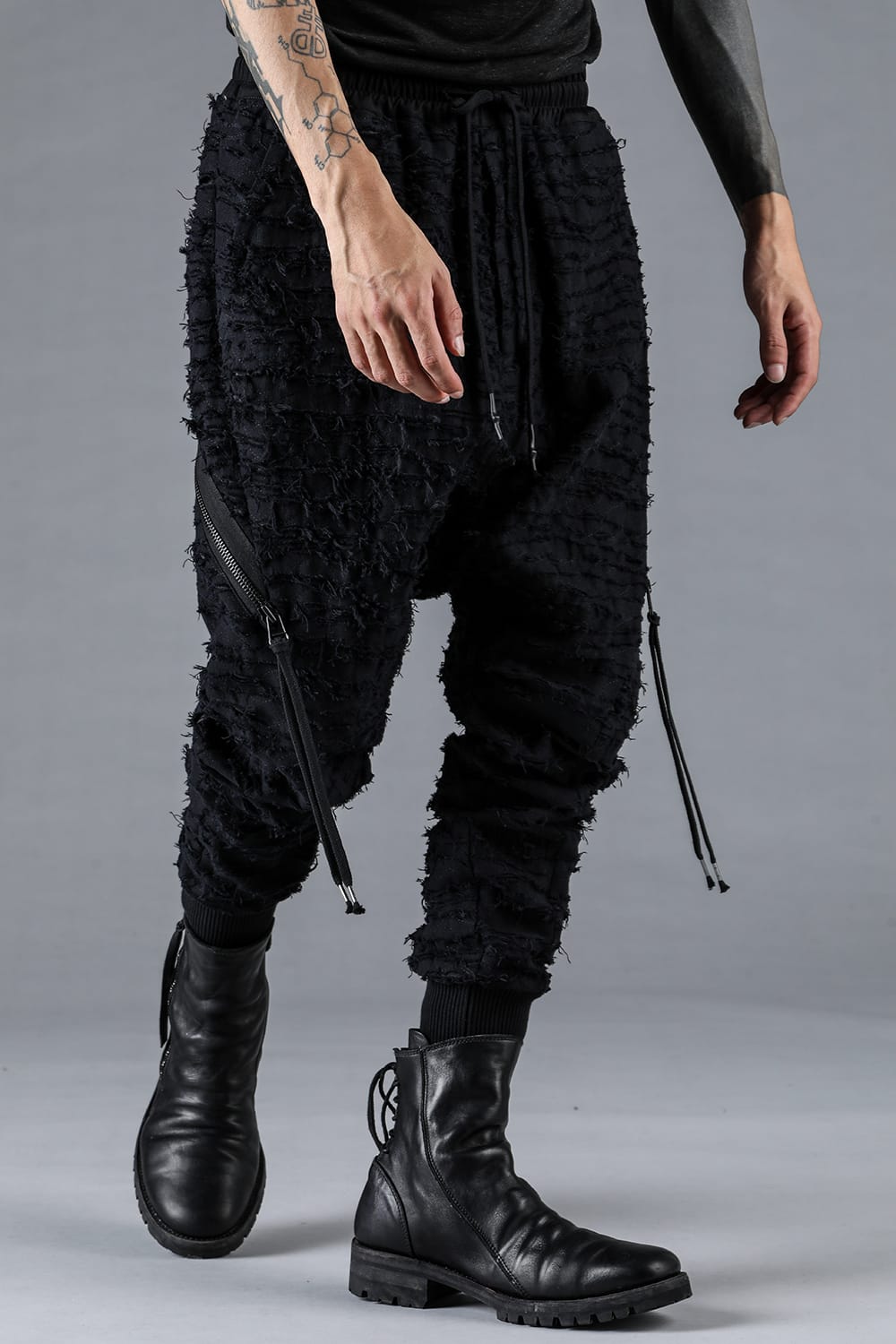 Cotton Viyella Damage Quilt Low-Crotch Jogger Pants Black