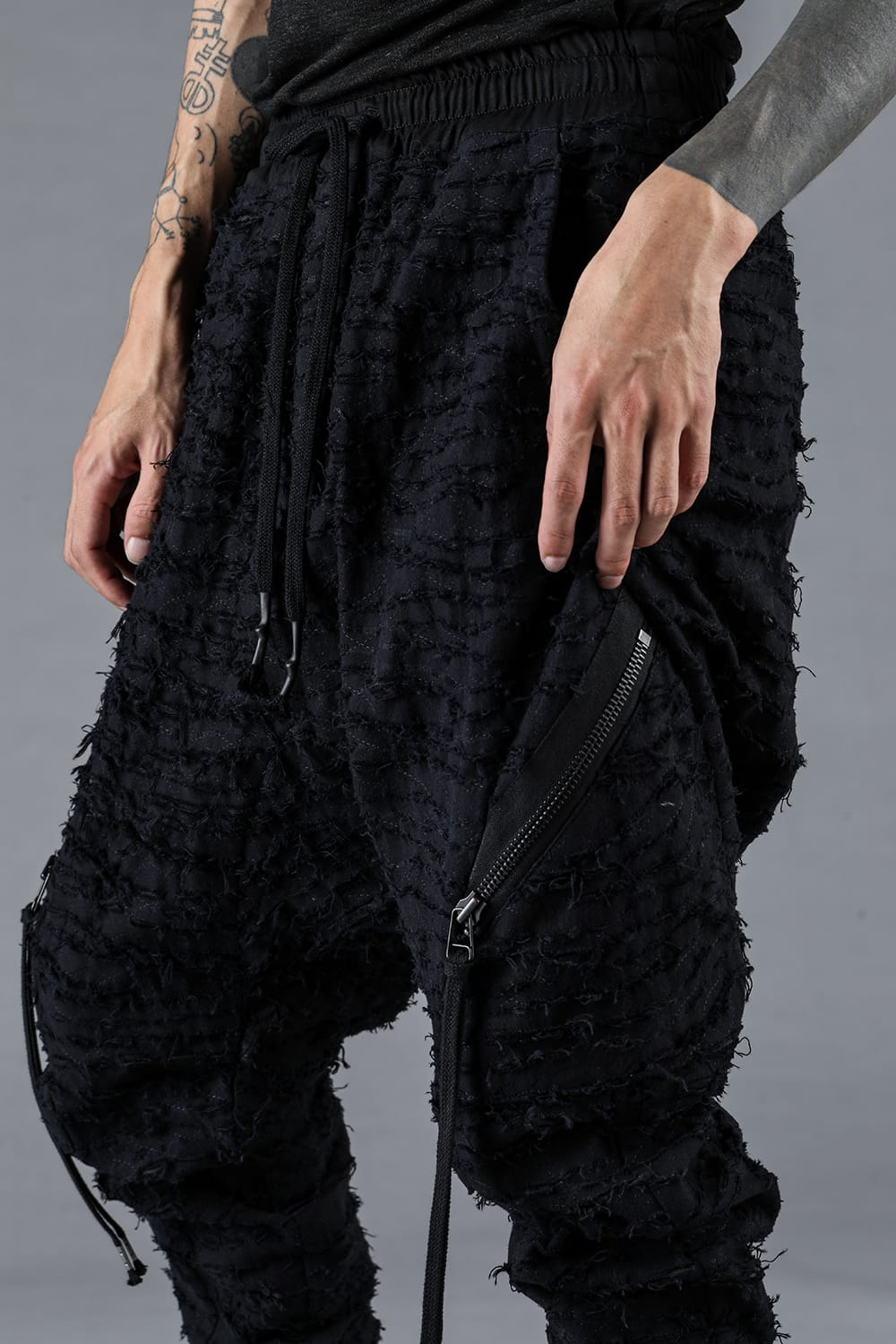 Cotton Viyella Damage Quilt Low-Crotch Jogger Pants Black