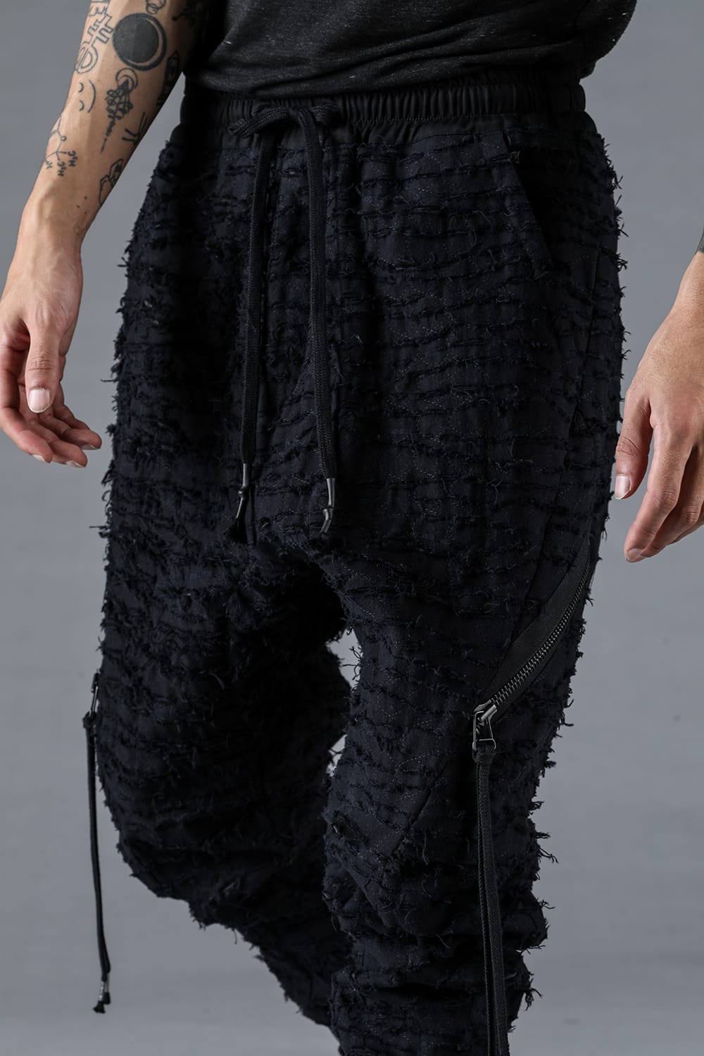 Cotton Viyella Damage Quilt Low-Crotch Jogger Pants Black