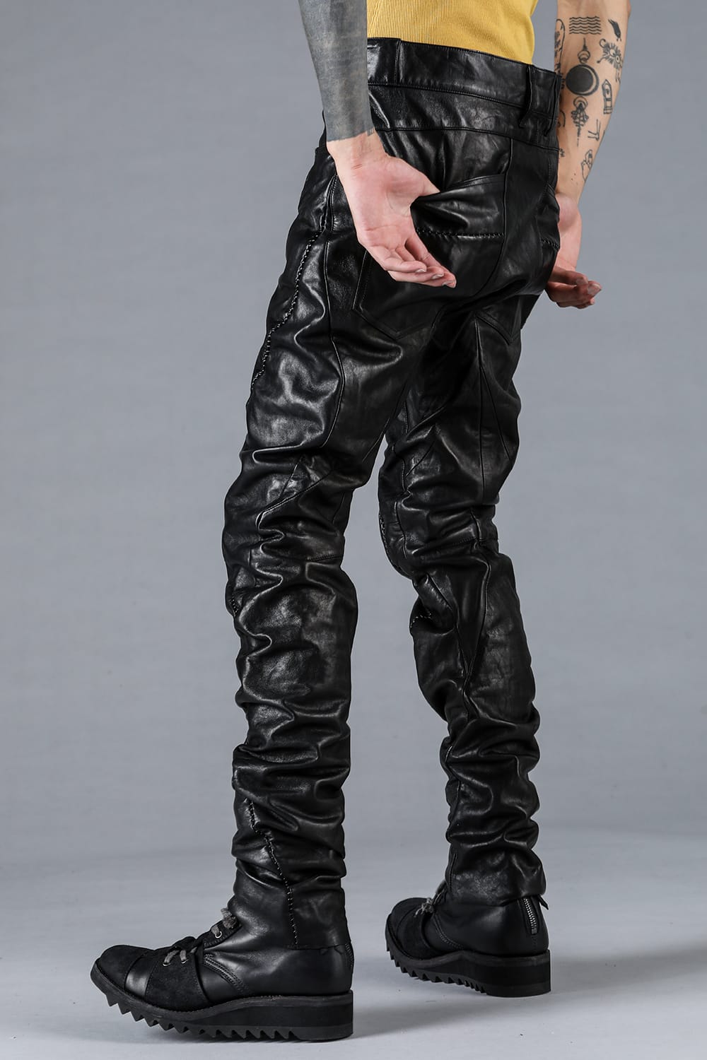 Soft Horse Leather Overlock Twist Curve Slim Pants