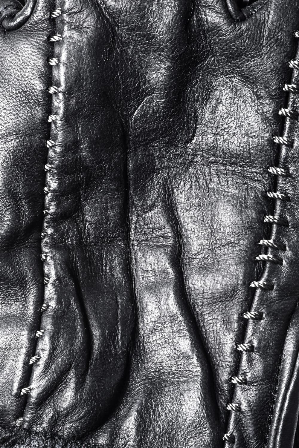 ホースレザーオーバーロックグローブ チャコール × ブラック