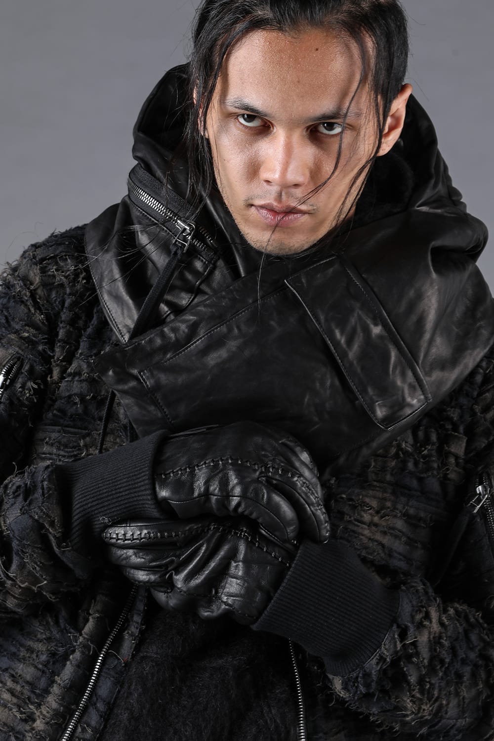 ホースレザーオーバーロックグローブ チャコール × ブラック