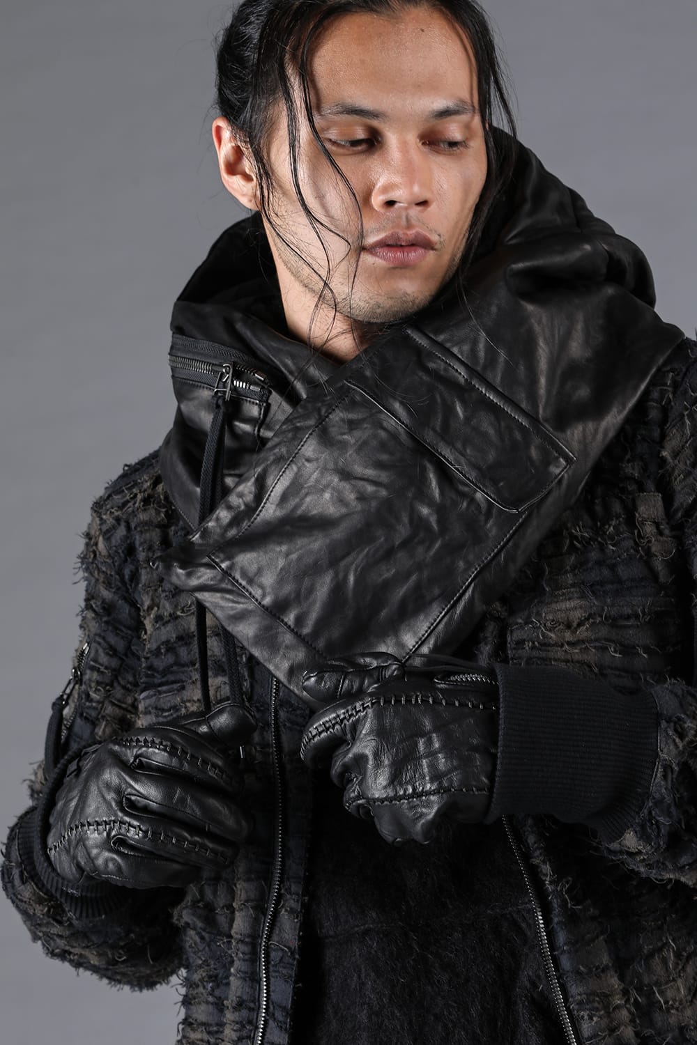 ホースレザーオーバーロックグローブ チャコール × ブラック