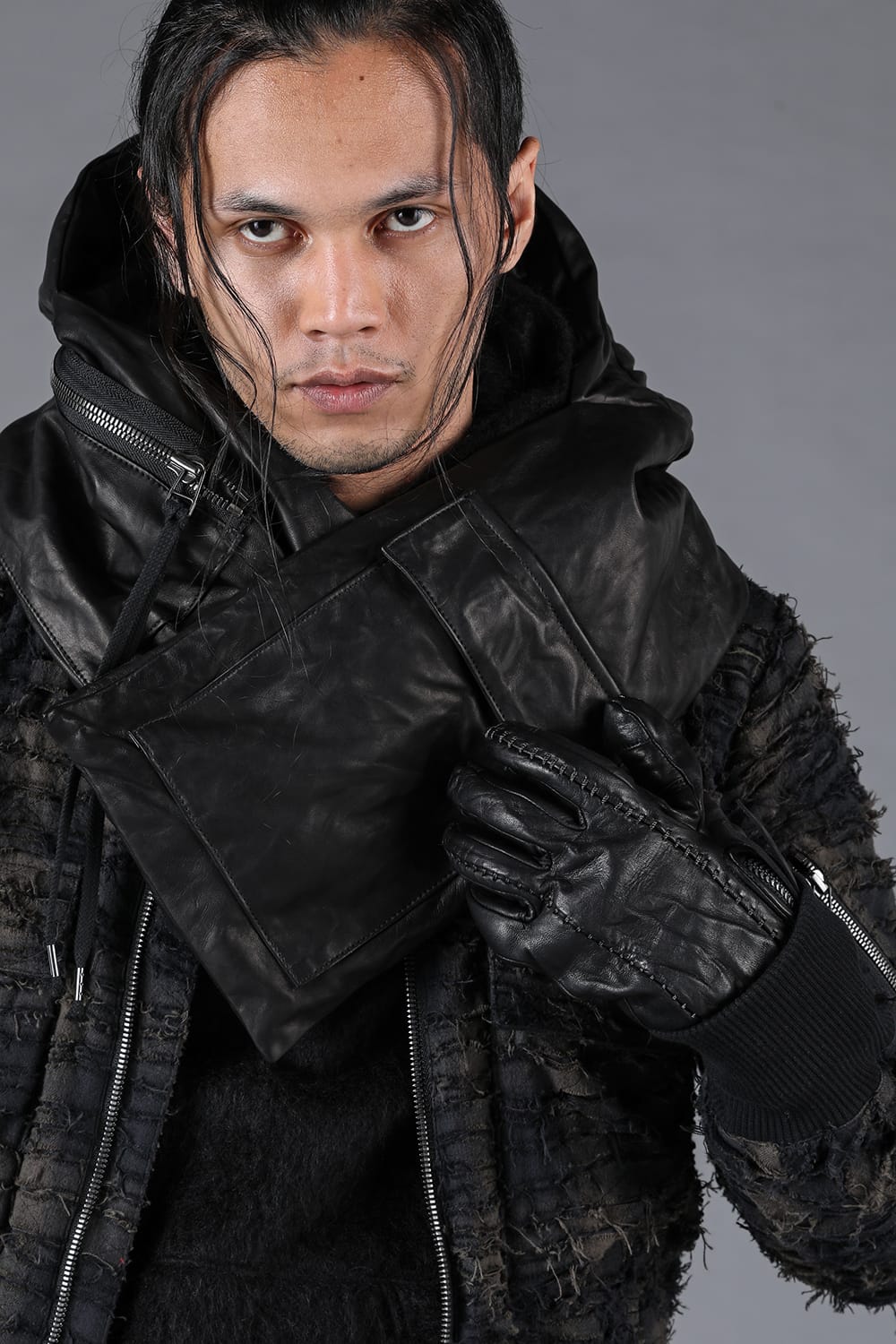 ホースレザーオーバーロックグローブ チャコール × ブラック