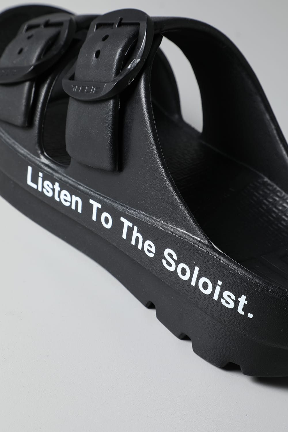 ダブルバックル サンダル "Listen To The Soloist."