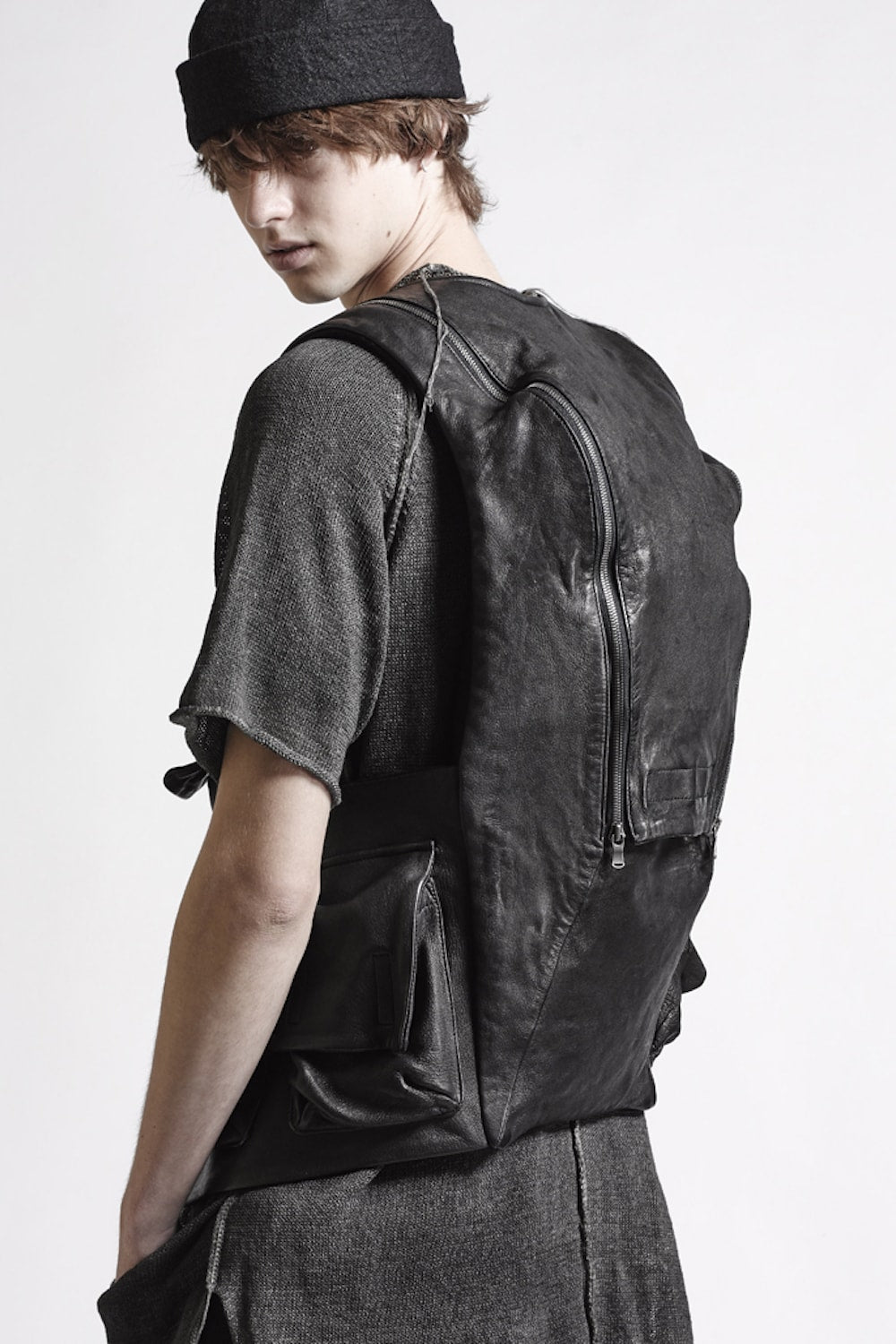 Hem Pocket Short Sleeve Knit Charcoal